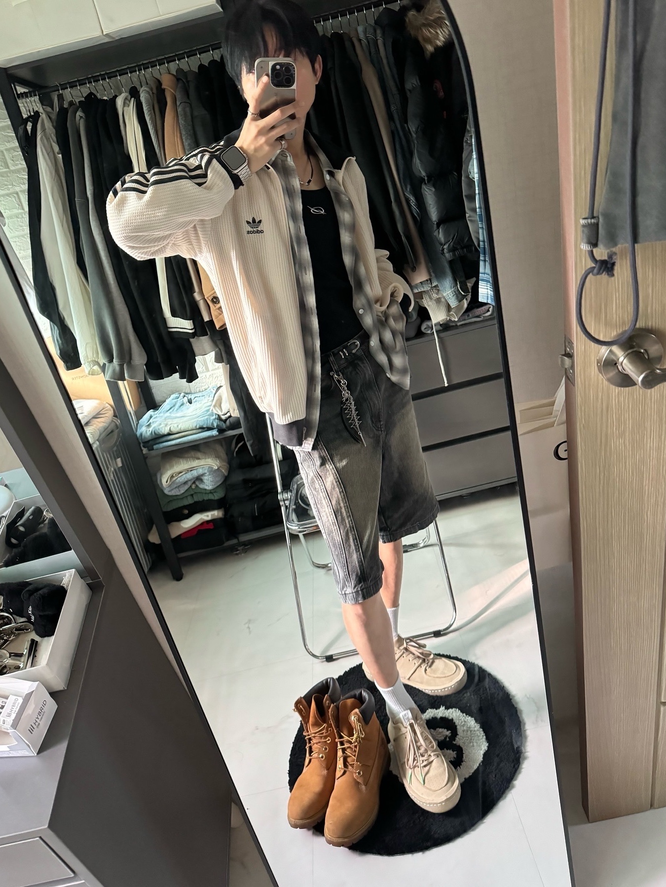 Adidas Waffle Beckenbauer Track Top Wonder White - KR Sizing, Apple AirPods Max Lightning Silver (Korean Ver.) 착용 스타일 - 3