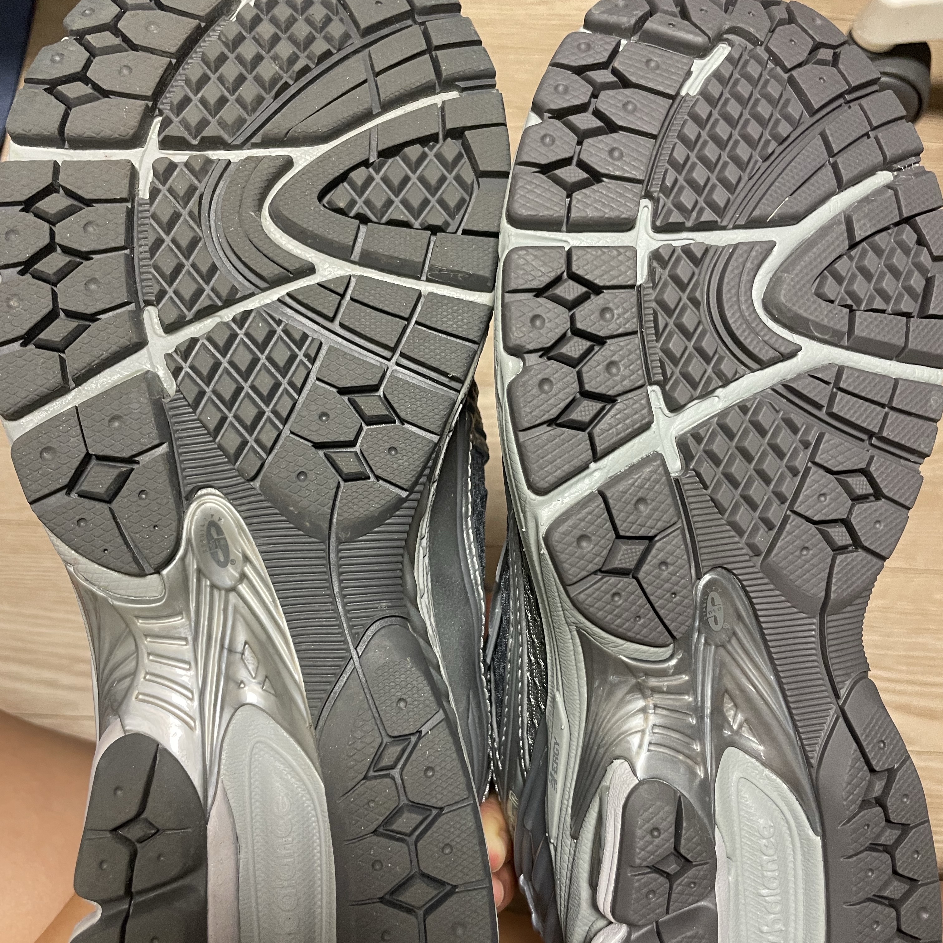 New Balance 1906R Harbor Grey Silver Metalic 착용 스타일 - 5