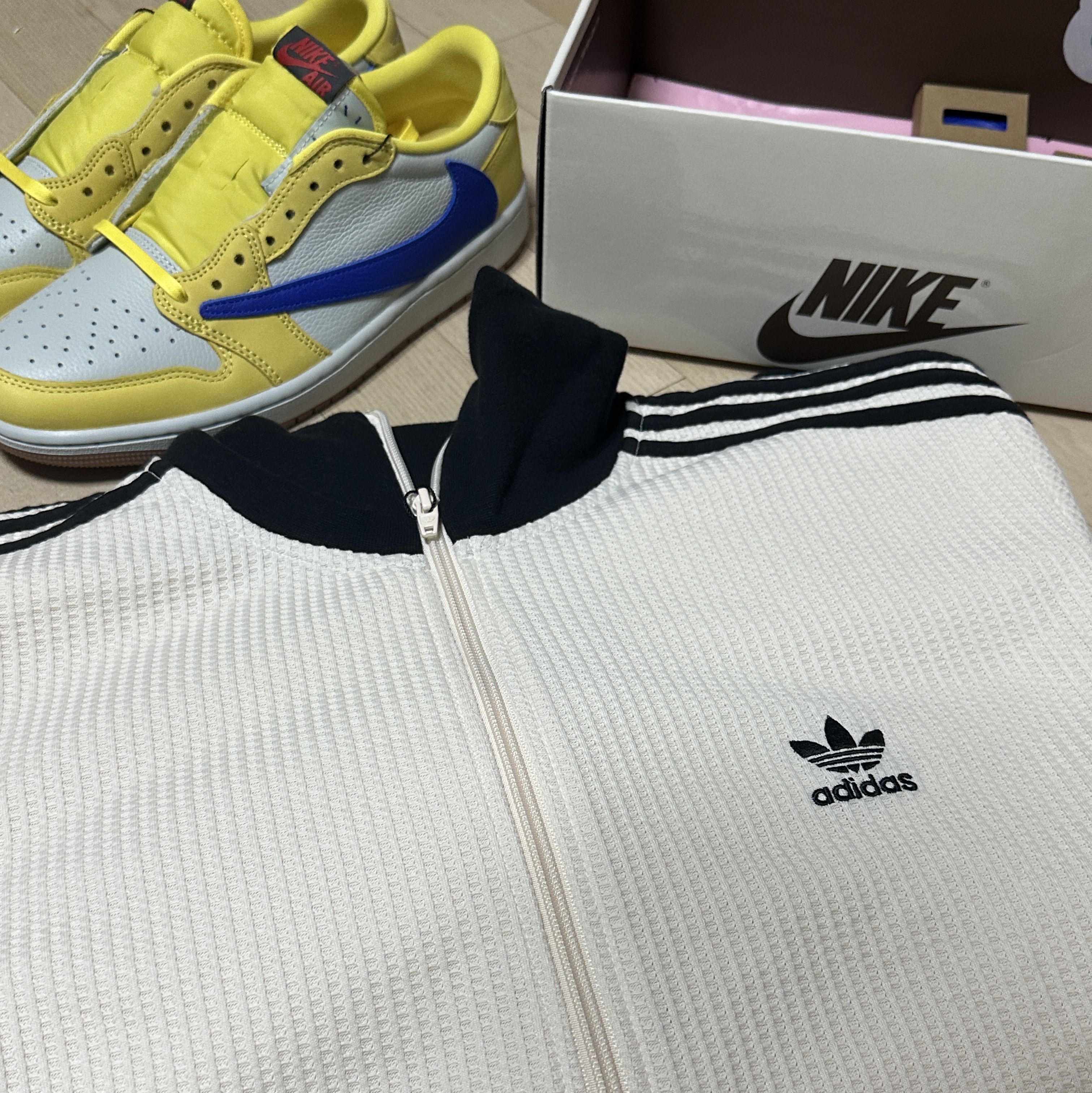 (W) Jordan 1 x Travis Scott Retro Low OG SP Canary, Adidas Waffle Beckenbauer Track Top Wonder White - KR Sizing 착용 스타일