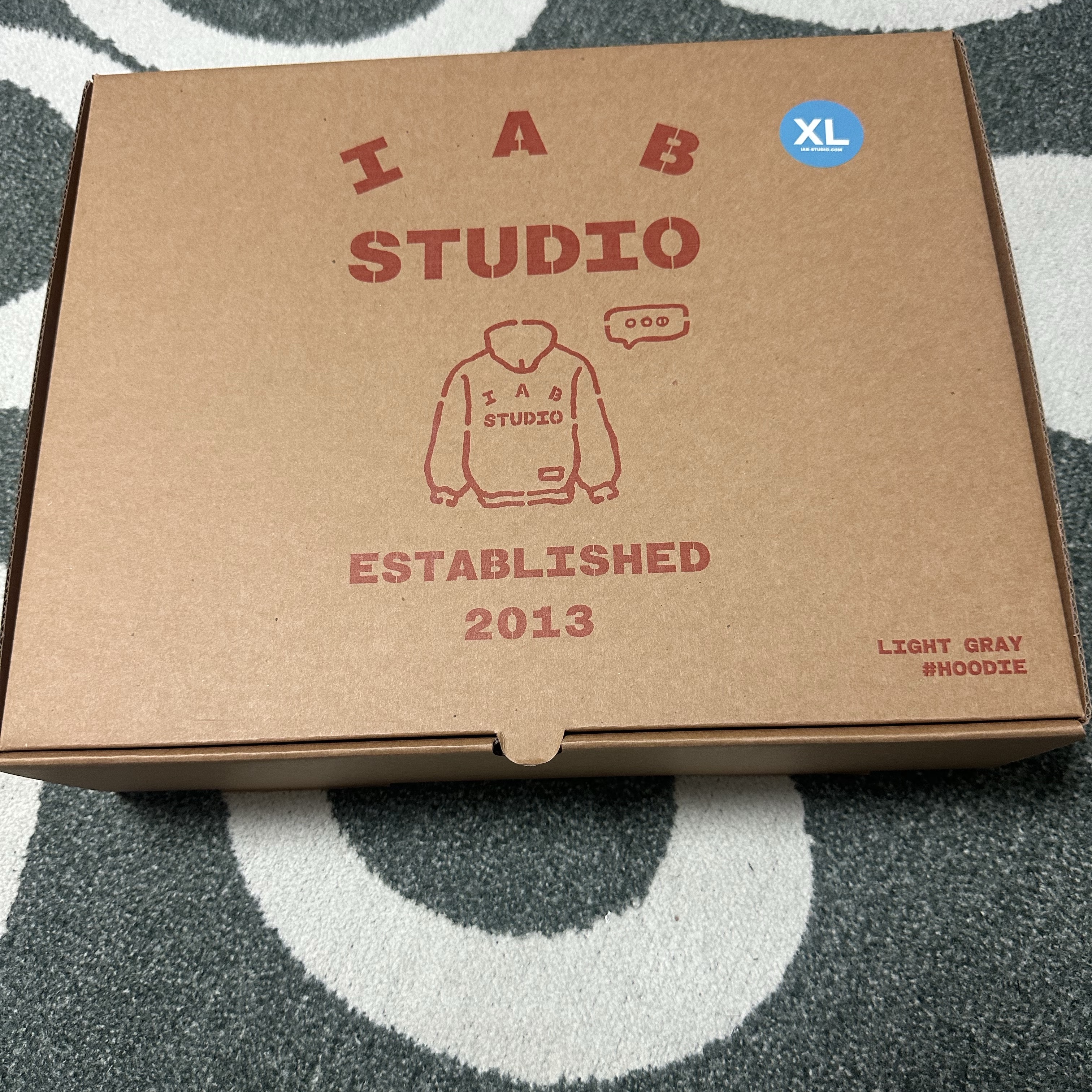 IAB Studio Hoodie Light Gray 착용 스타일 - 1