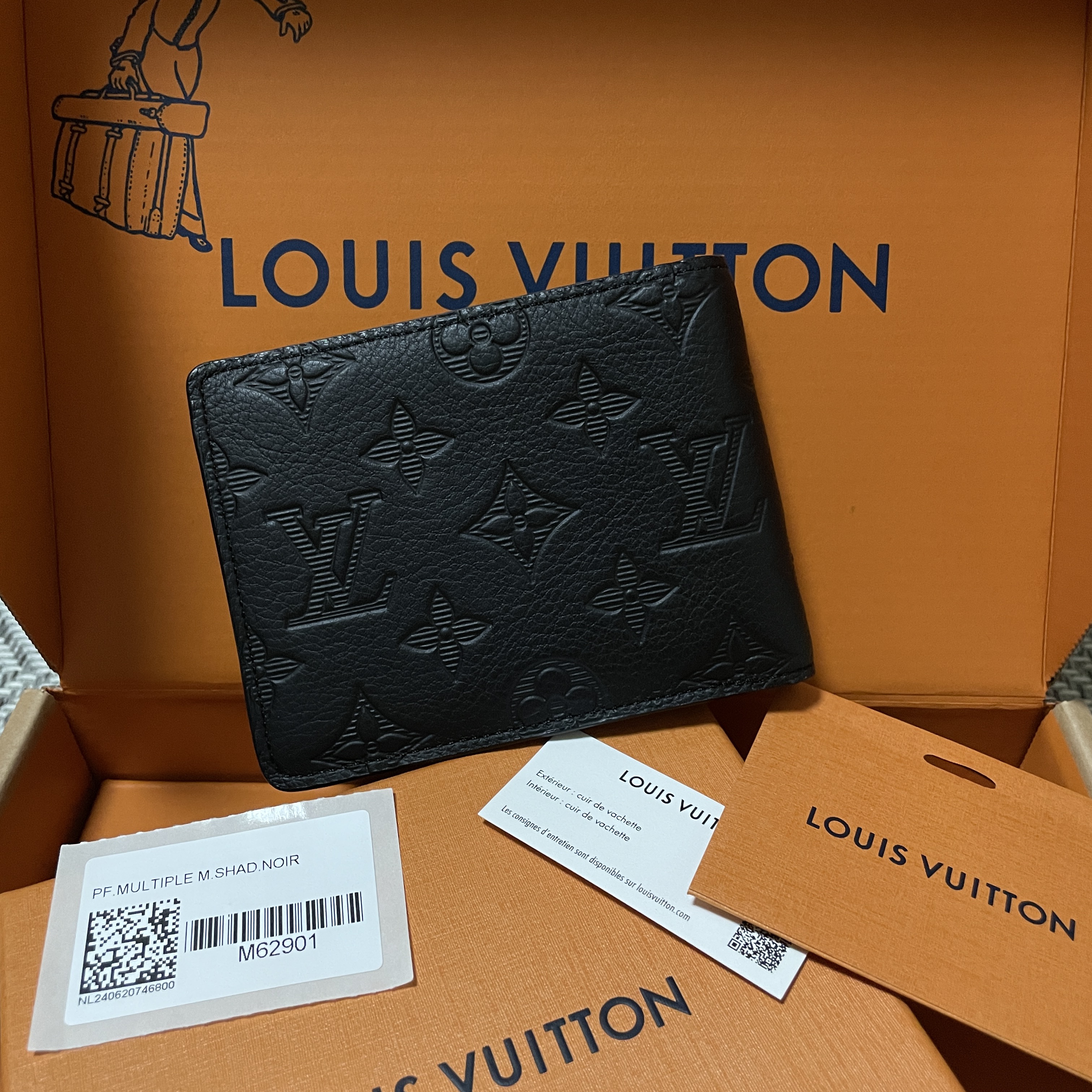Louis Vuitton Multiple Wallet Monogram Shadow 착용 스타일 - 2