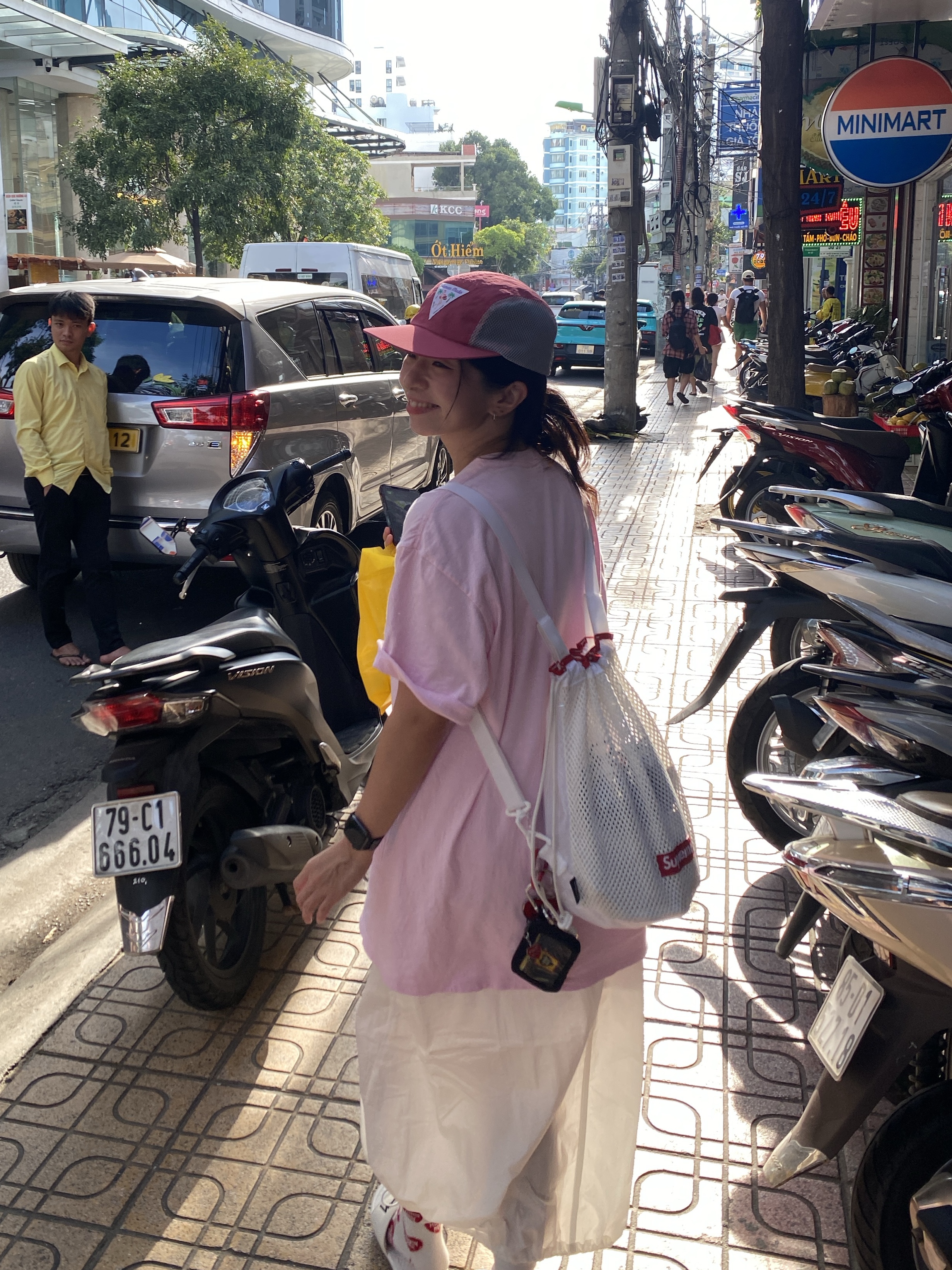 Supreme New York T-Shirt Light Pink - 23SS, Supreme Mesh Small Backpack White - 23SS 착용 스타일