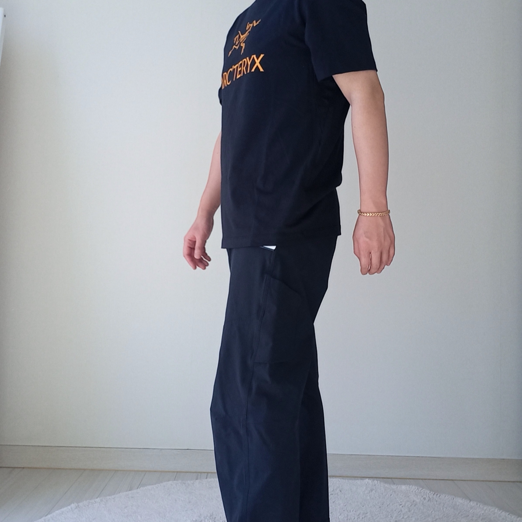 Arc'teryx Arc'word Logo SS T-Shirt Black II, Arc'teryx Cronin Pants Black 착용 스타일 - 8