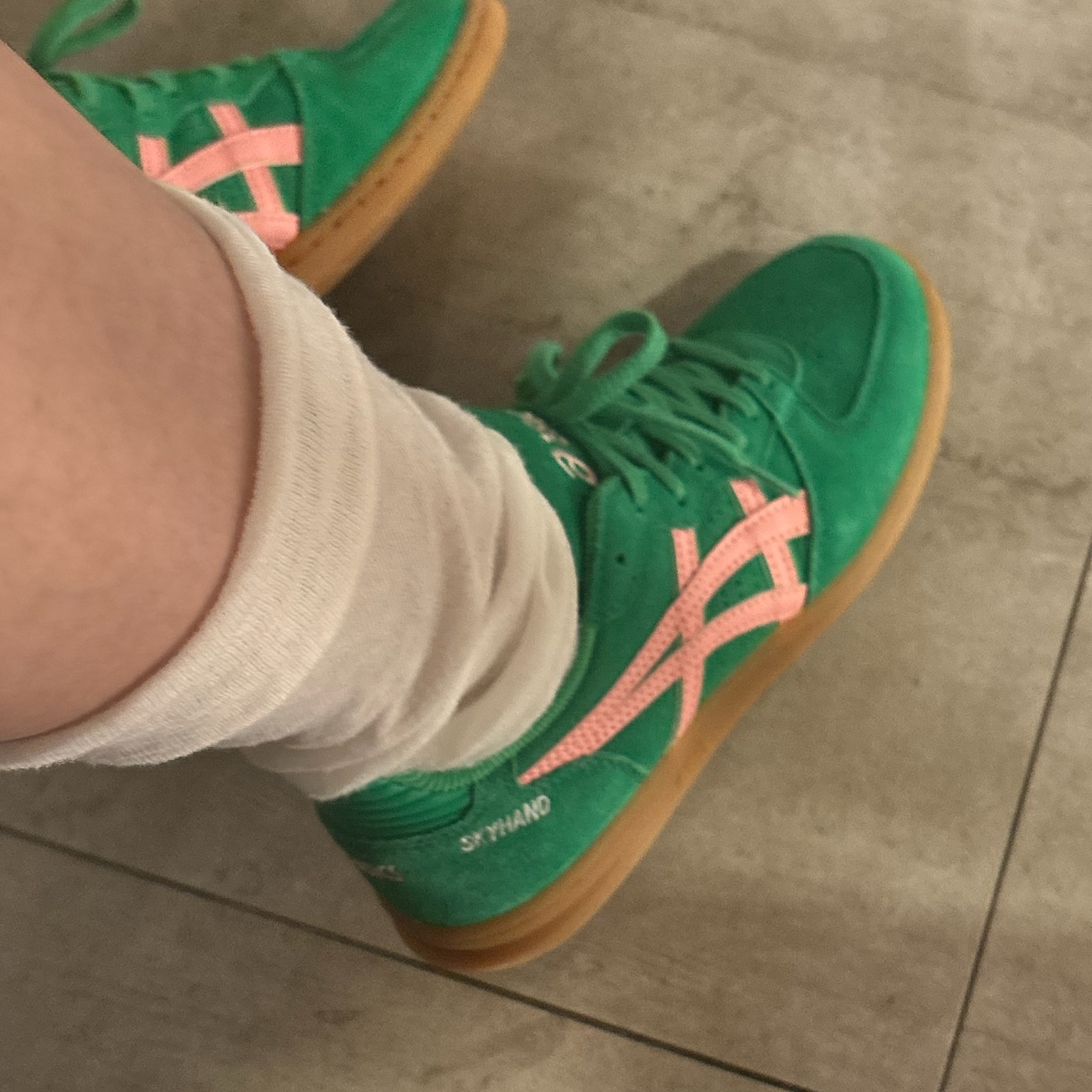 Asics Skyhand OG Cilantro Grapefruit 착용 스타일