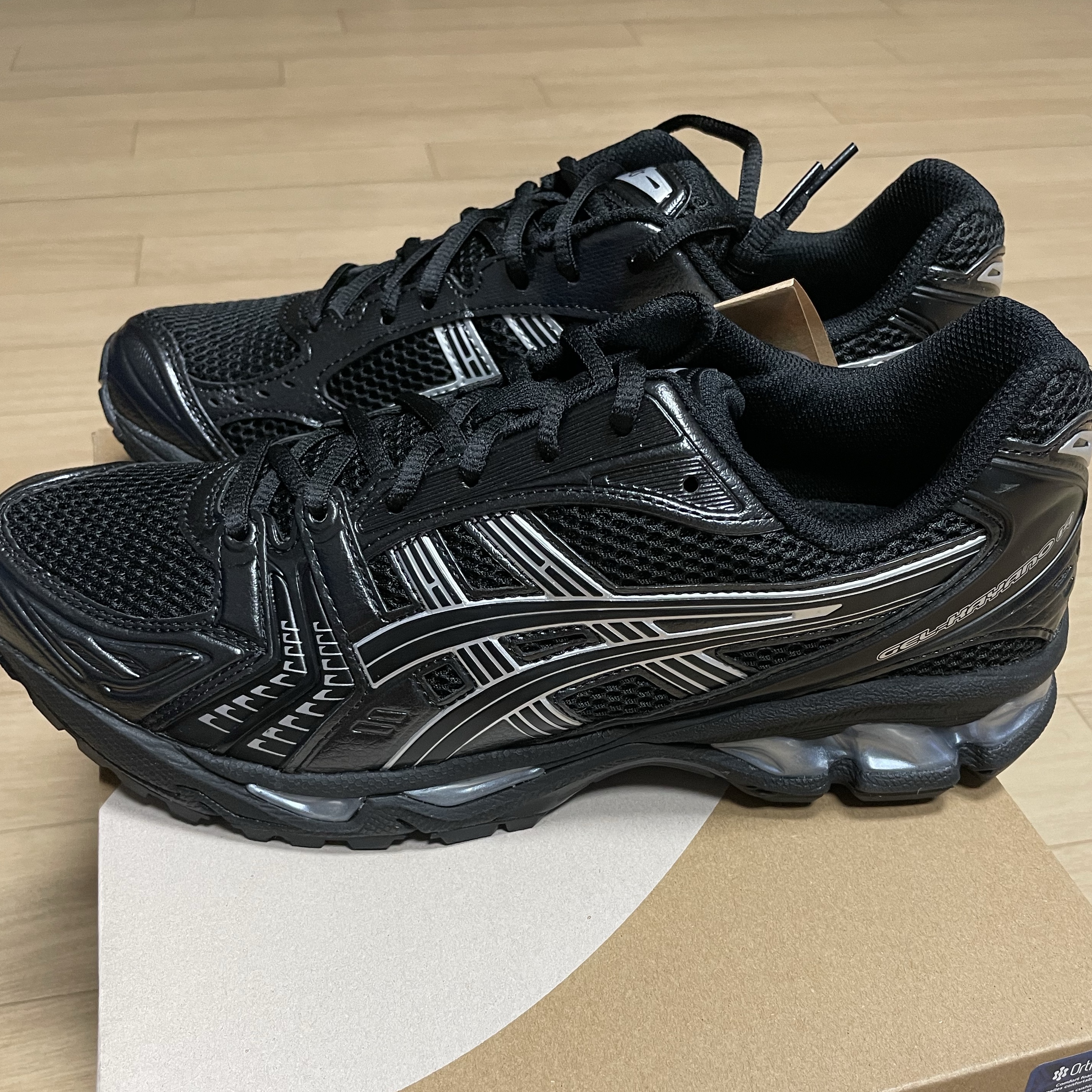Asics Gel-Kayano 14 Black Pure Silver 착용 스타일