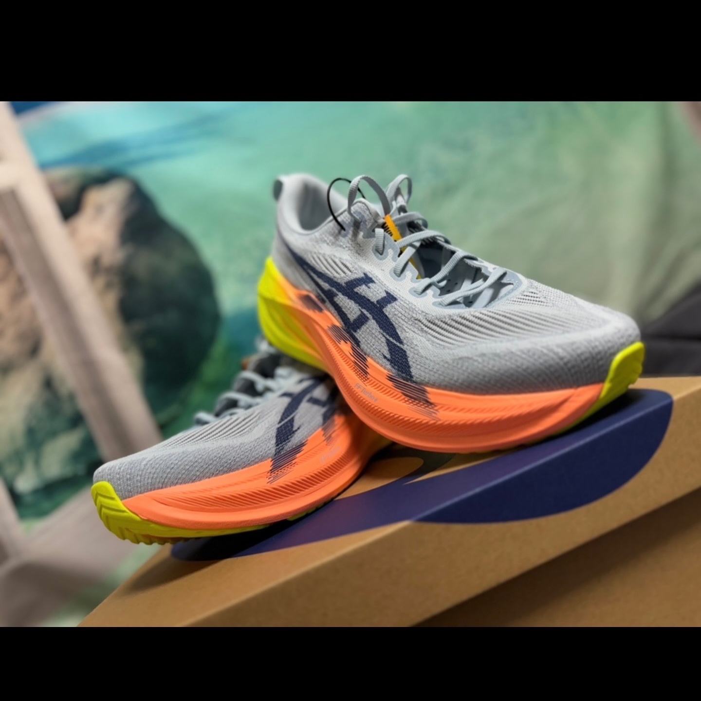 Asics Superblast 2 Paris Cool Grey Safety Yellow 착용 스타일 - 1