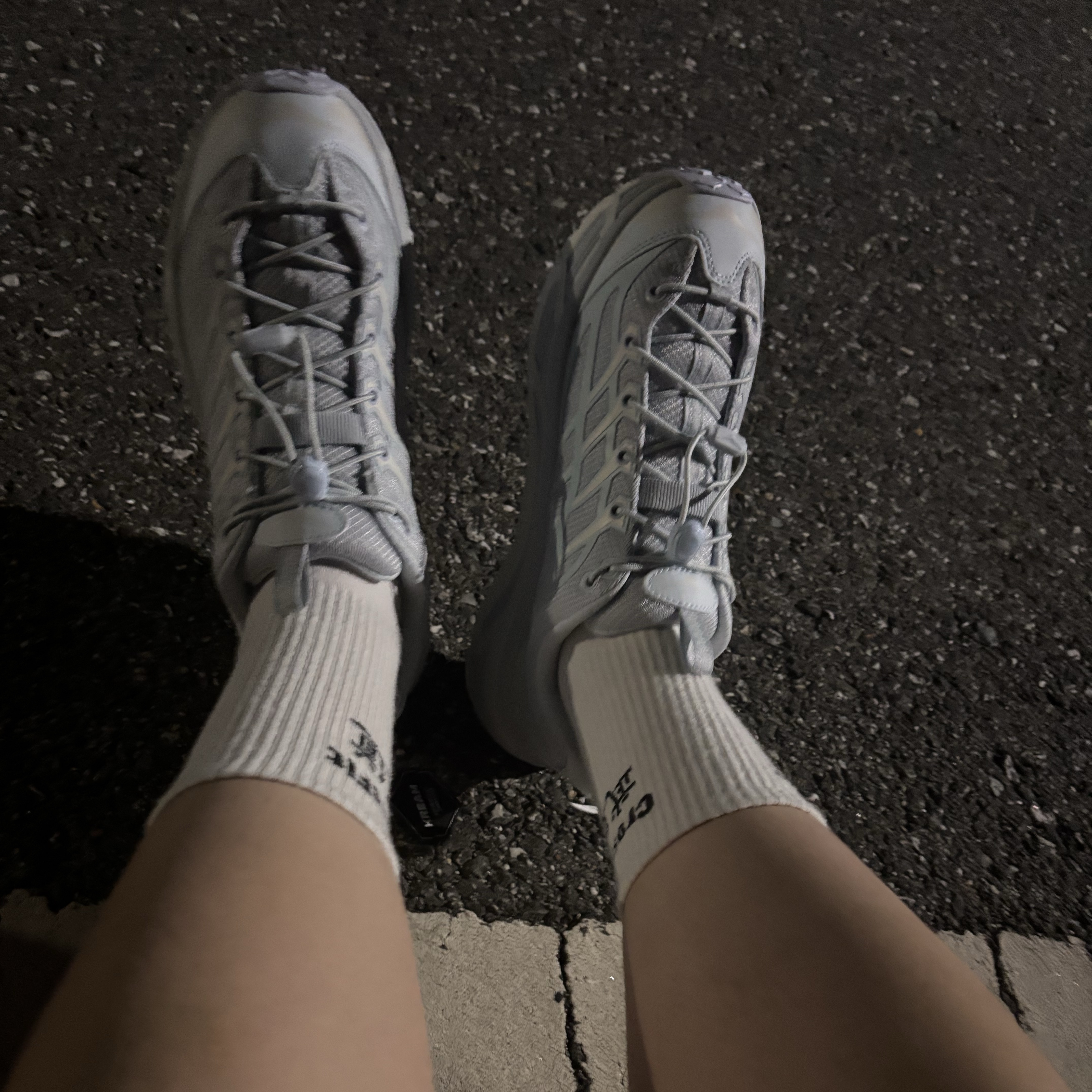Hoka Mafate Three 2 Illusion Cloudless 착용 스타일