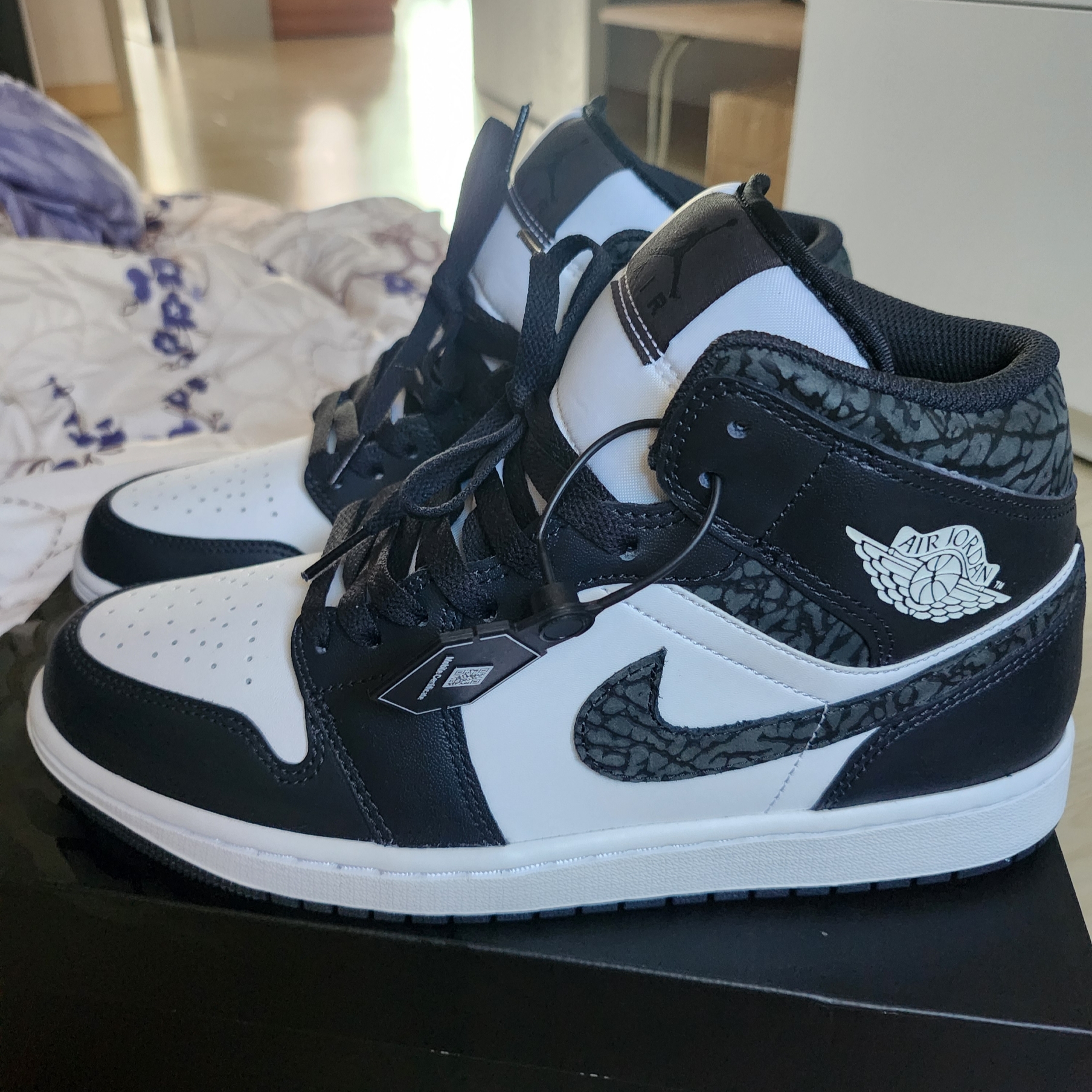 Jordan 1 Mid SE Off Noir Black White 착용 스타일