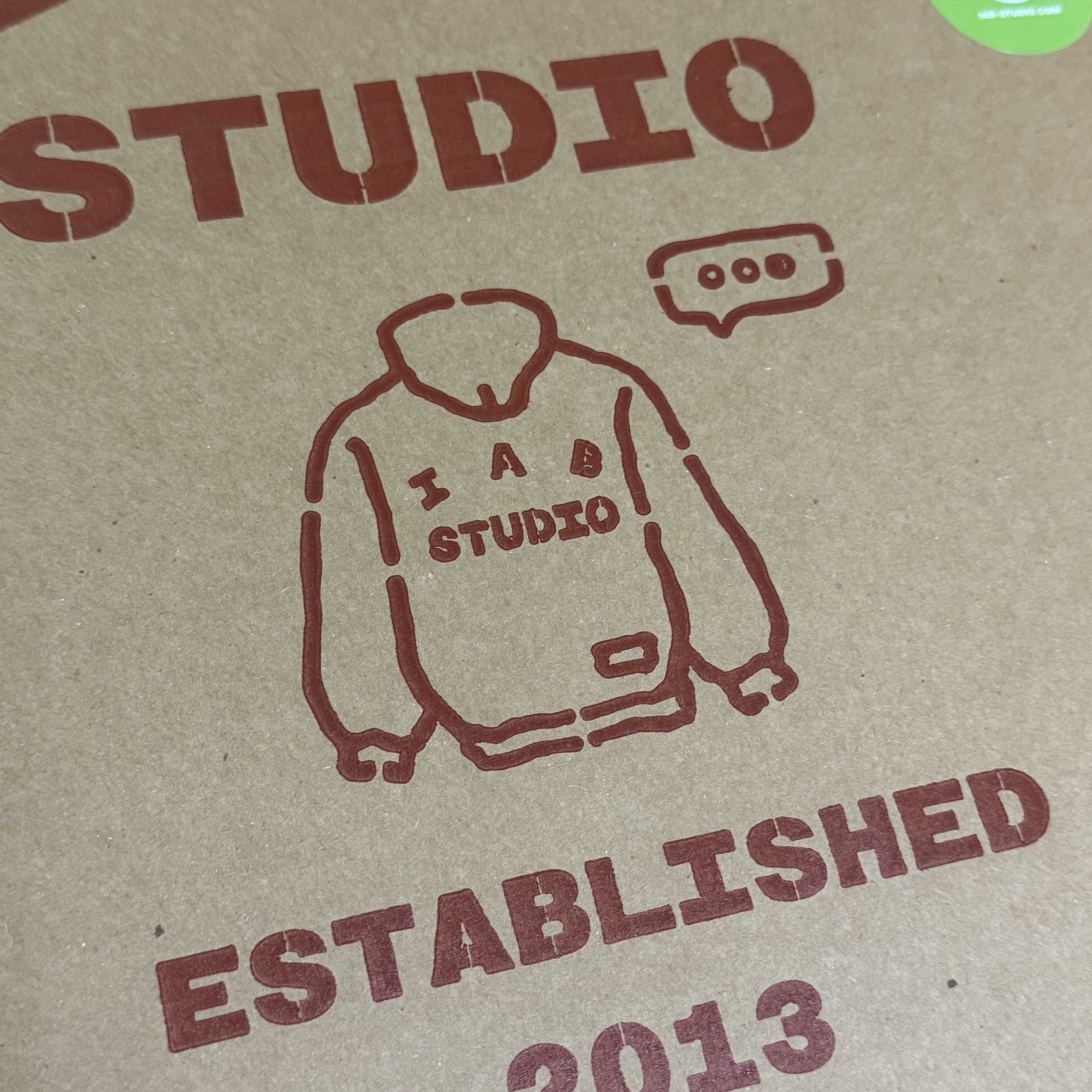 IAB Studio Hoodie Light Gray 착용 스타일