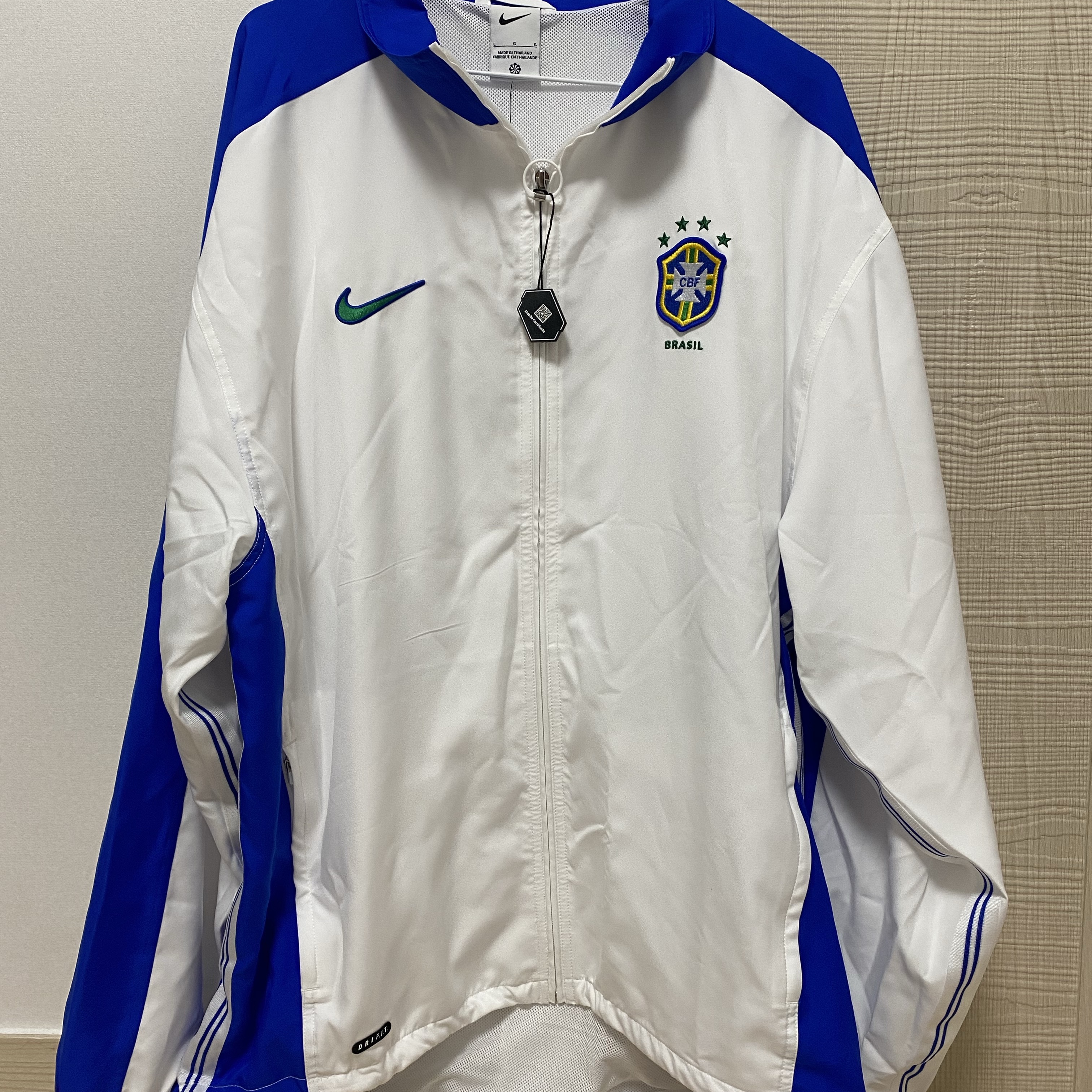 Nike Brazil 1998 Reissue Soccer Replica Track Jacket White (FZ6681-100) 착용 스타일 - 1