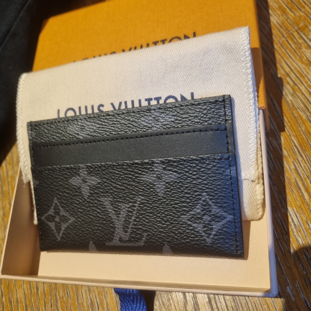 Louis Vuitton Double Card Holder Monogram Eclipse 착용 스타일