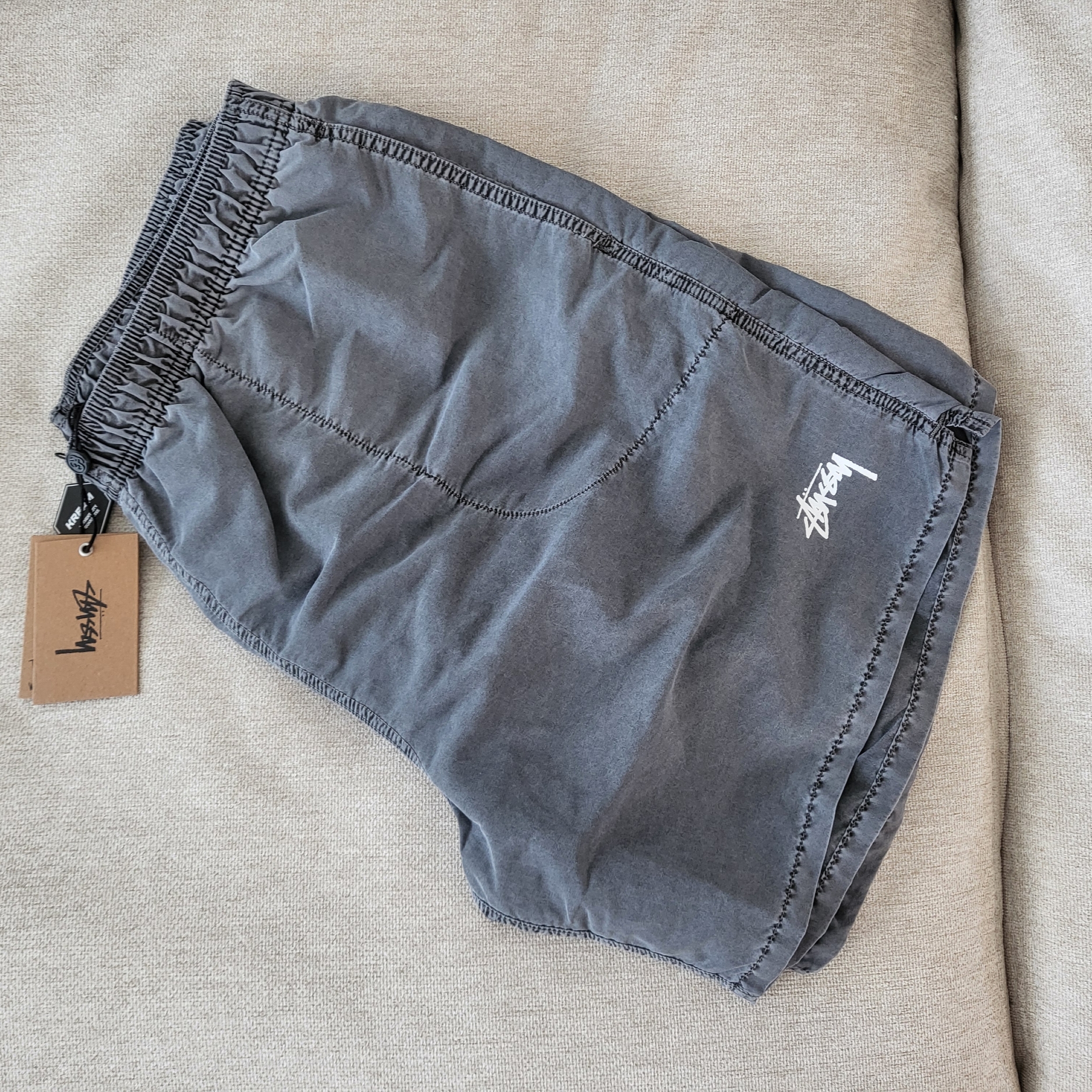 Stussy Stock Water Pigment Short Charcoal 착용 스타일