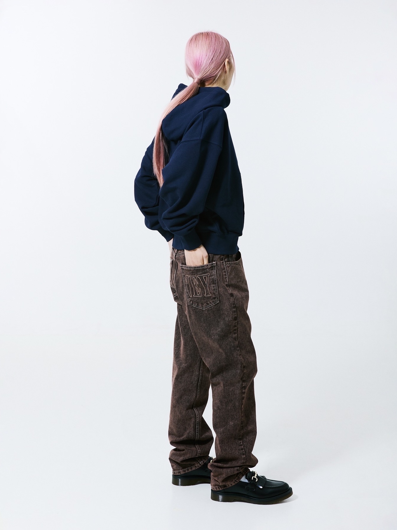 Honey Scoop House C Boy Logo Hooded Sweatshirt Navy, Honey Scoop House Honey Stitch Denim Brown 착용 스타일 - 2