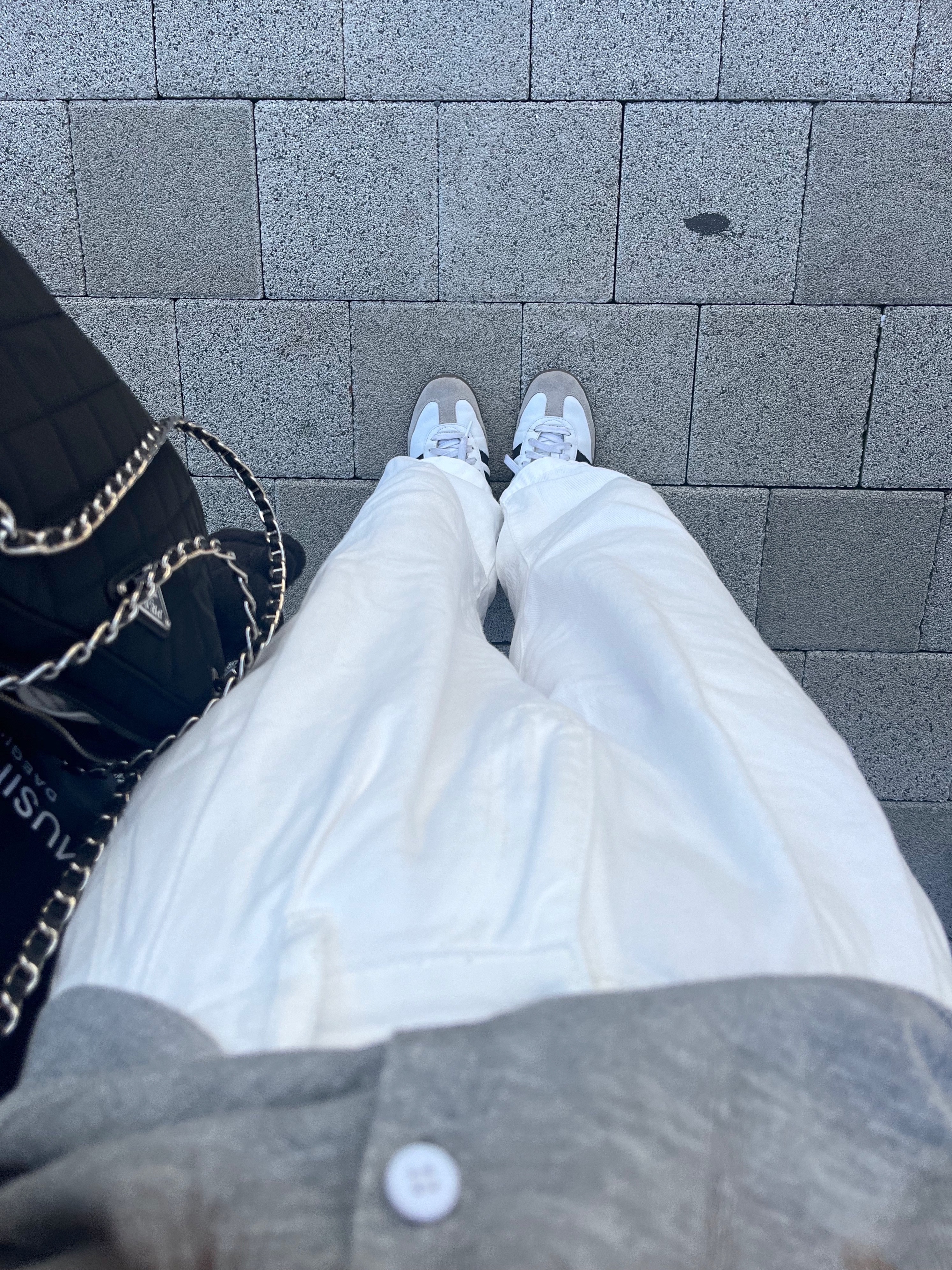 Prada Nylon Quilted Chain Mini Shoulder Bag Black, Adidas Samba ADV White 착용 스타일
