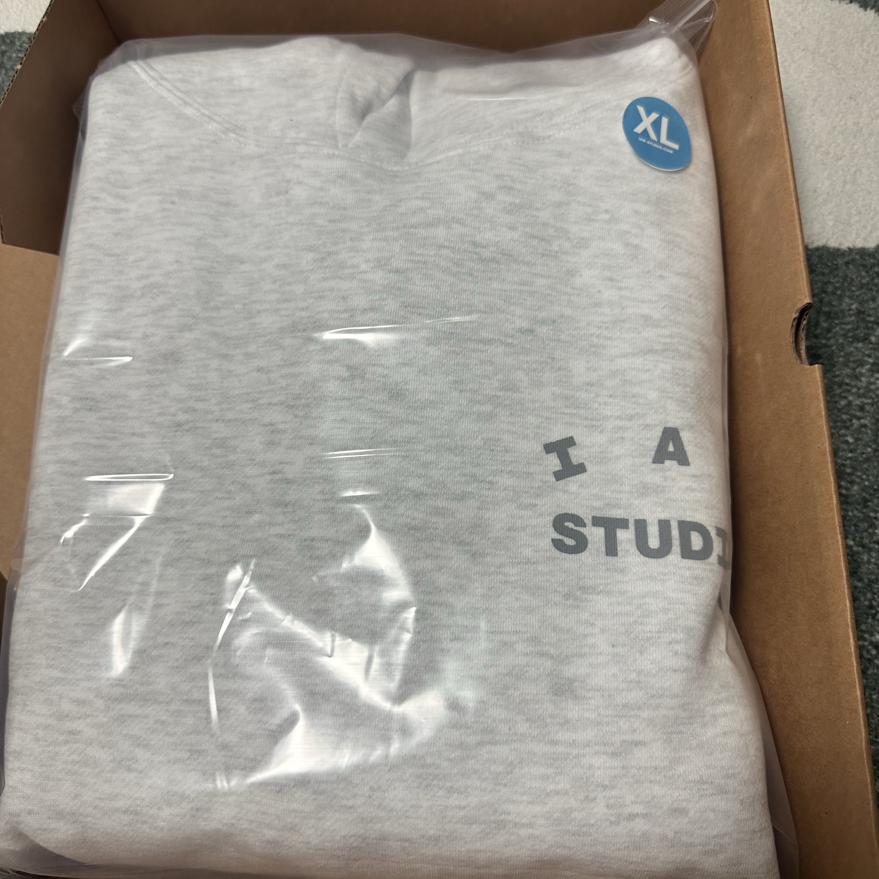 IAB Studio Hoodie Light Gray 착용 스타일 - 2