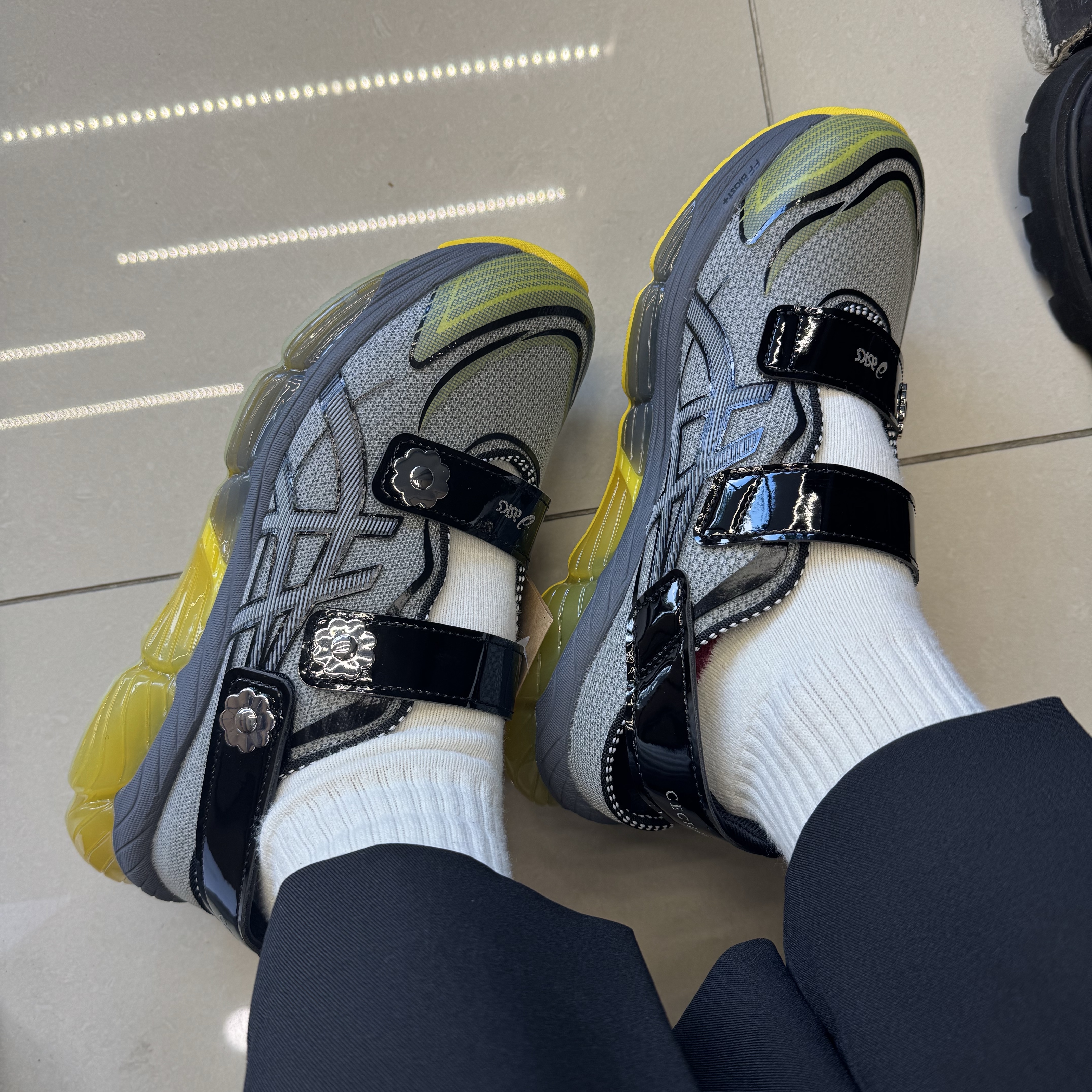 Asics x Cecilie Bahnsen Gel-Quantum 360 VIII Grey Yellow 착용 스타일 - 1