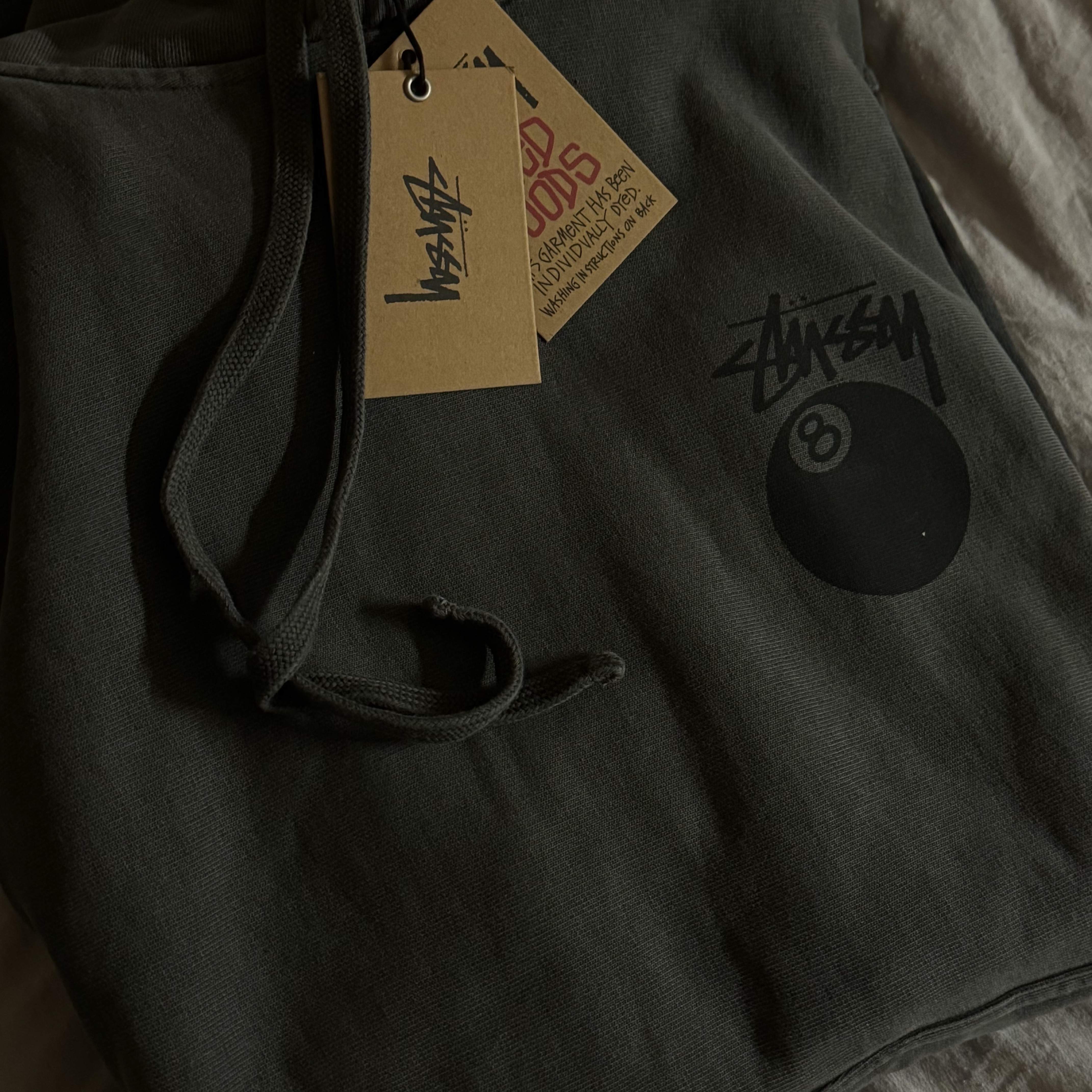 Stussy 8 Ball Hoodie Pigment Dyed Black 착용 스타일