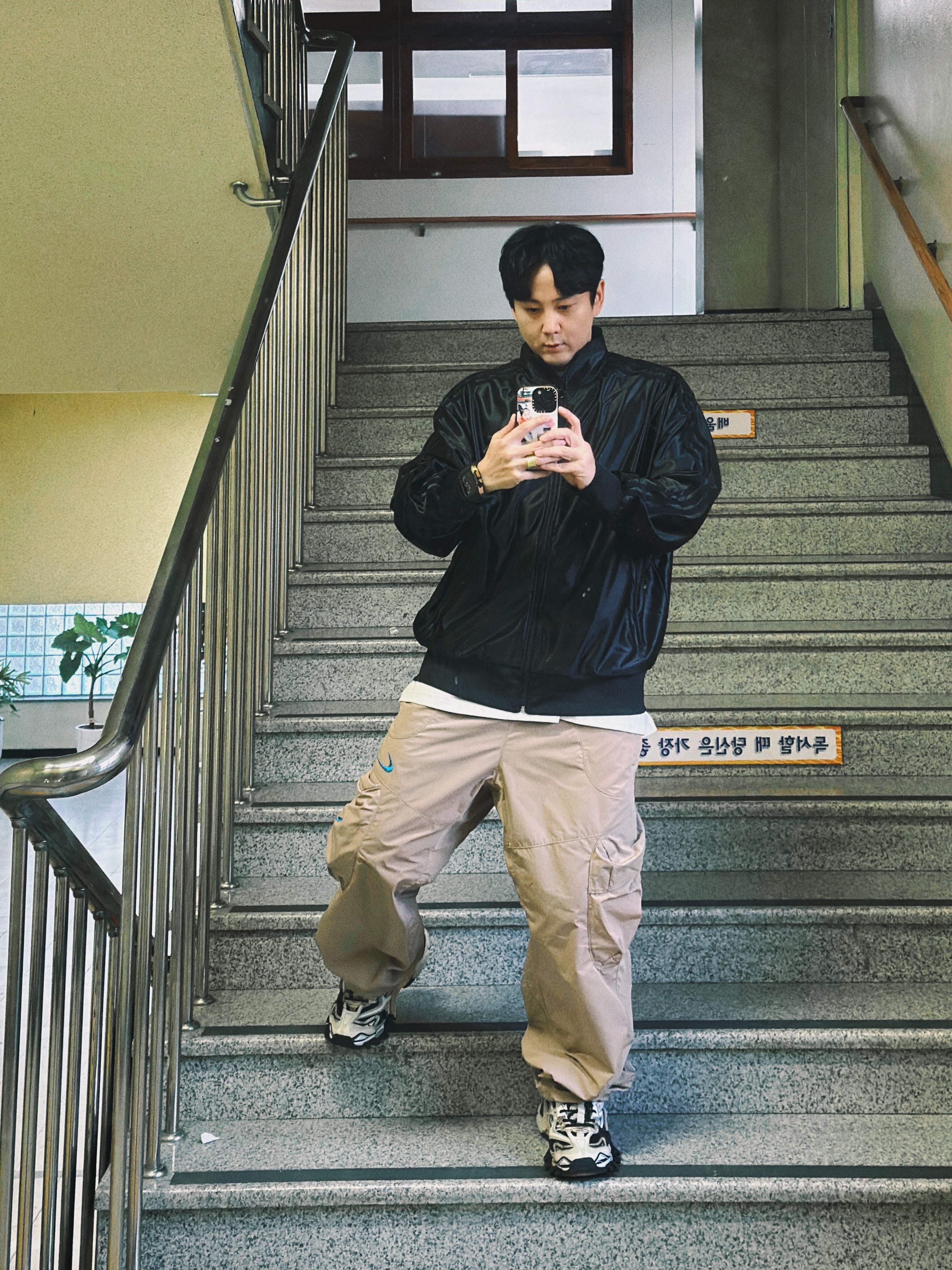 Adidas Q3 Oversized Track Top Black - KR Sizing, Nike x Off-White NRG Track Suit Khaki - Asia 착용 스타일