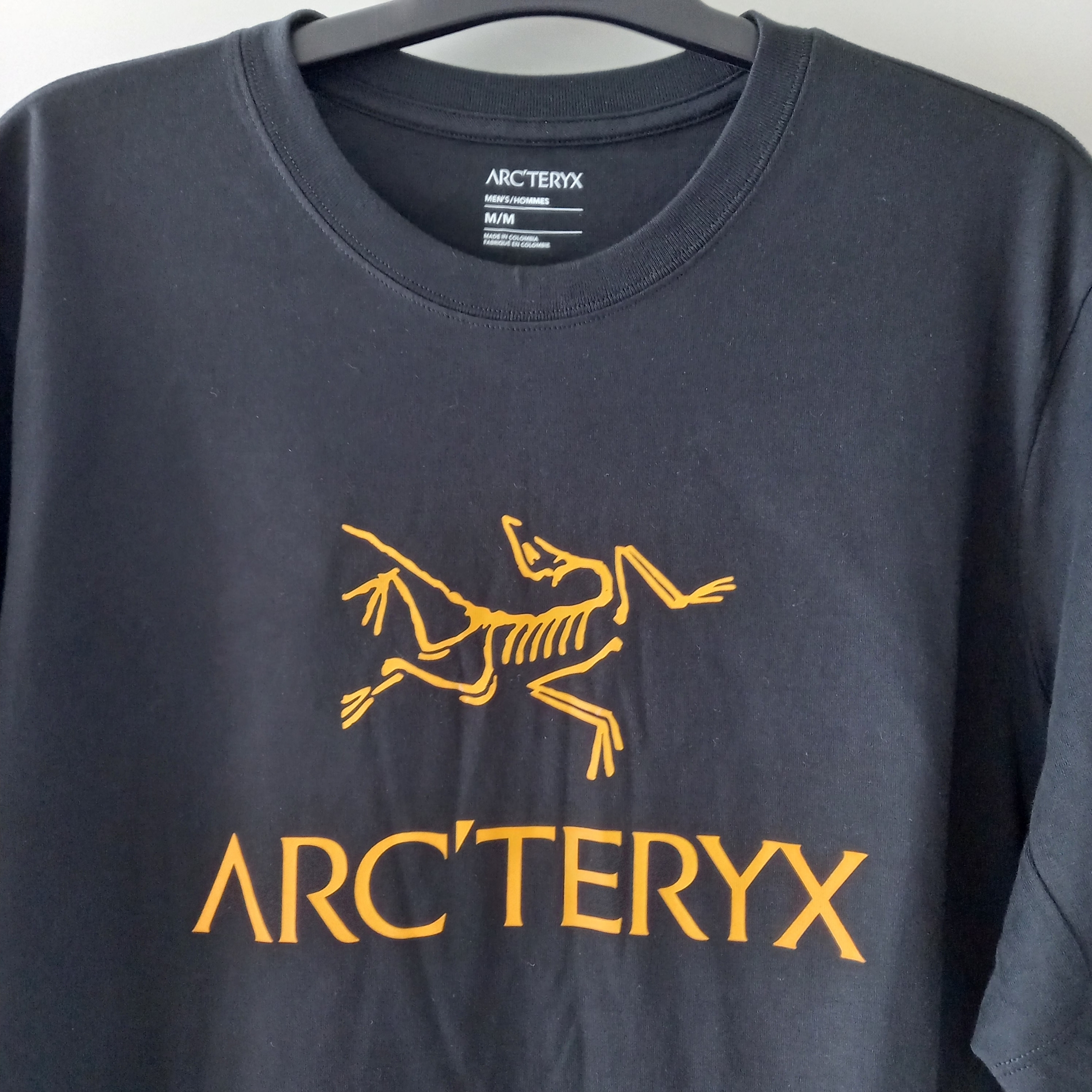 Arc'teryx Arc'word Logo SS T-Shirt Black II 착용 스타일 - 3