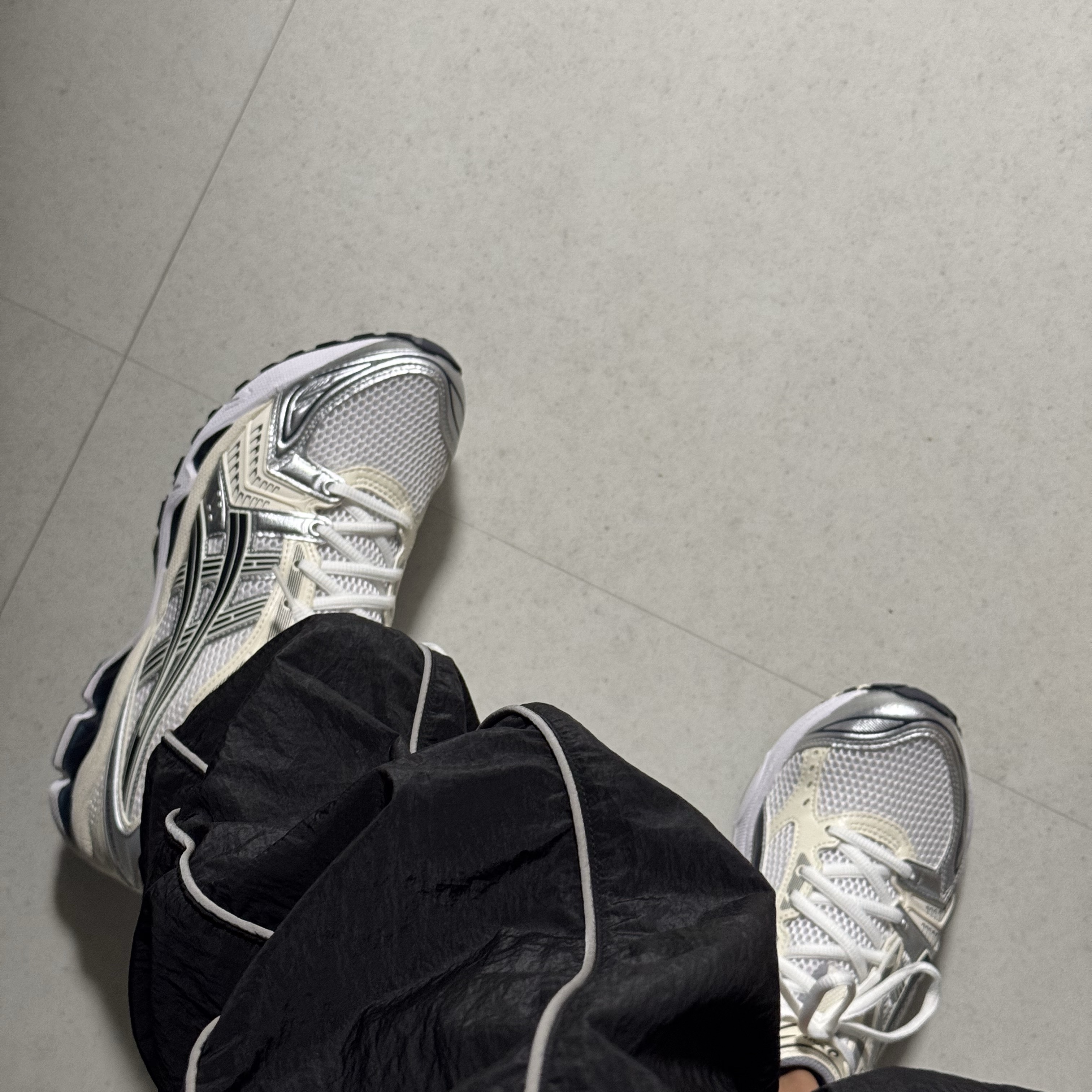 (W) Asics Gel-Kayano 14 White Midnight 착용 스타일