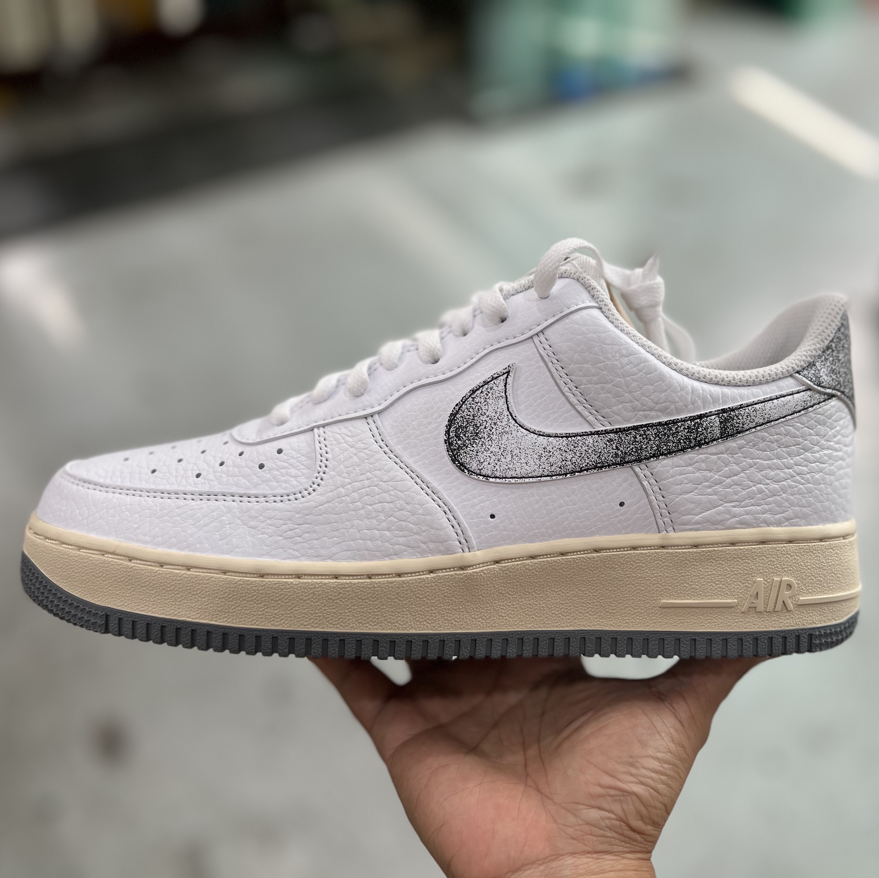 Nike Air Force 1 '07 LX White Smoke Grey 착용 스타일