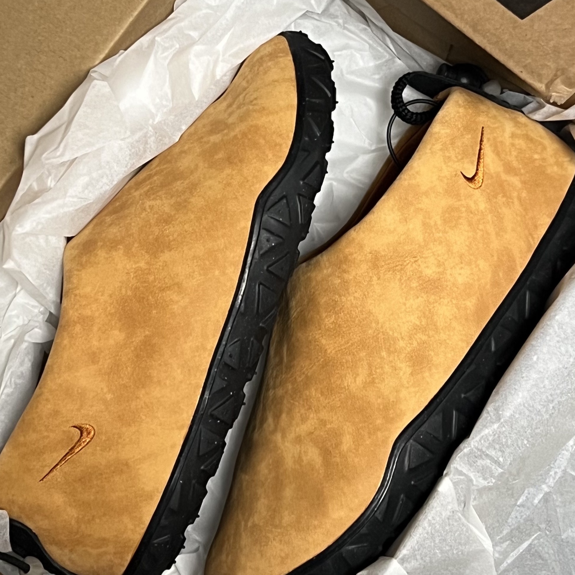 Nike ACG Moc PRM Russet 착용 스타일 - 2