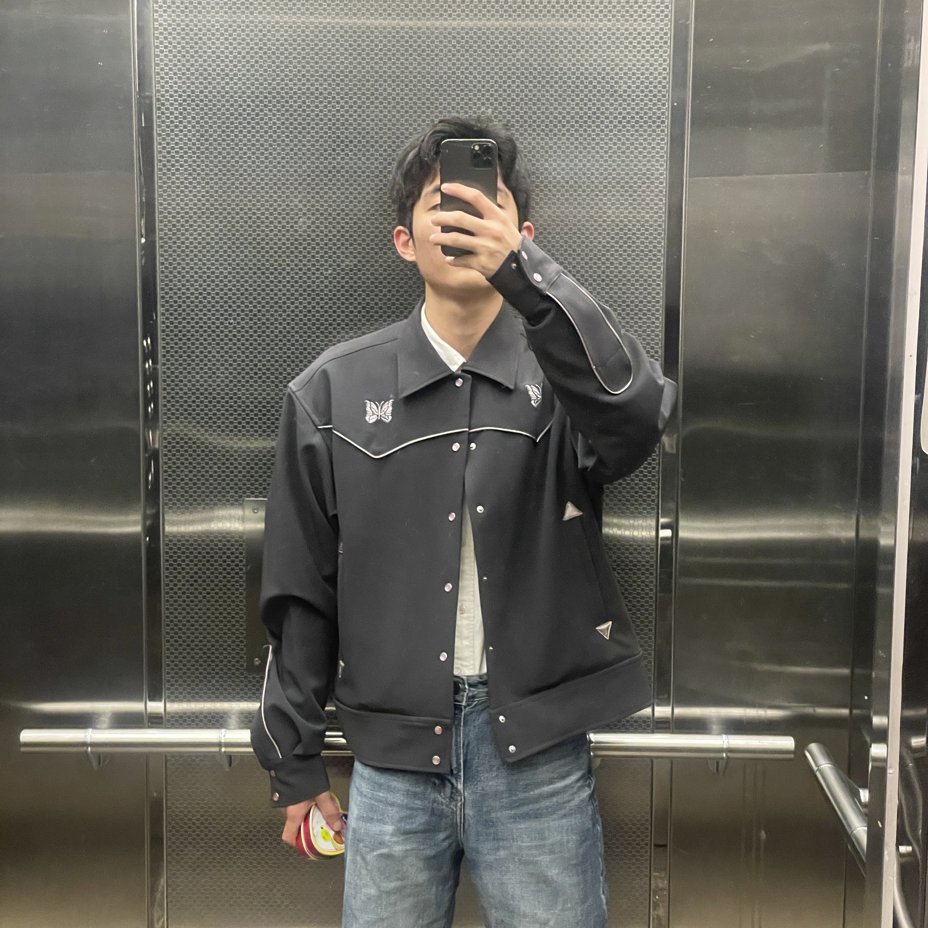 Needles Piping Cowboy Jacket Charcoal 착용 스타일