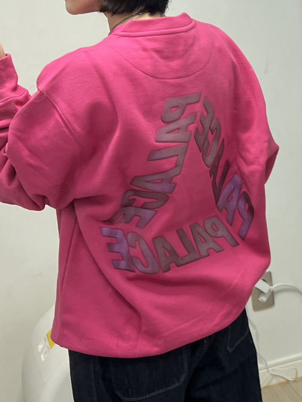 Palace P3 Glitter Crew Berry Red - 24FW 착용 스타일 - 3
