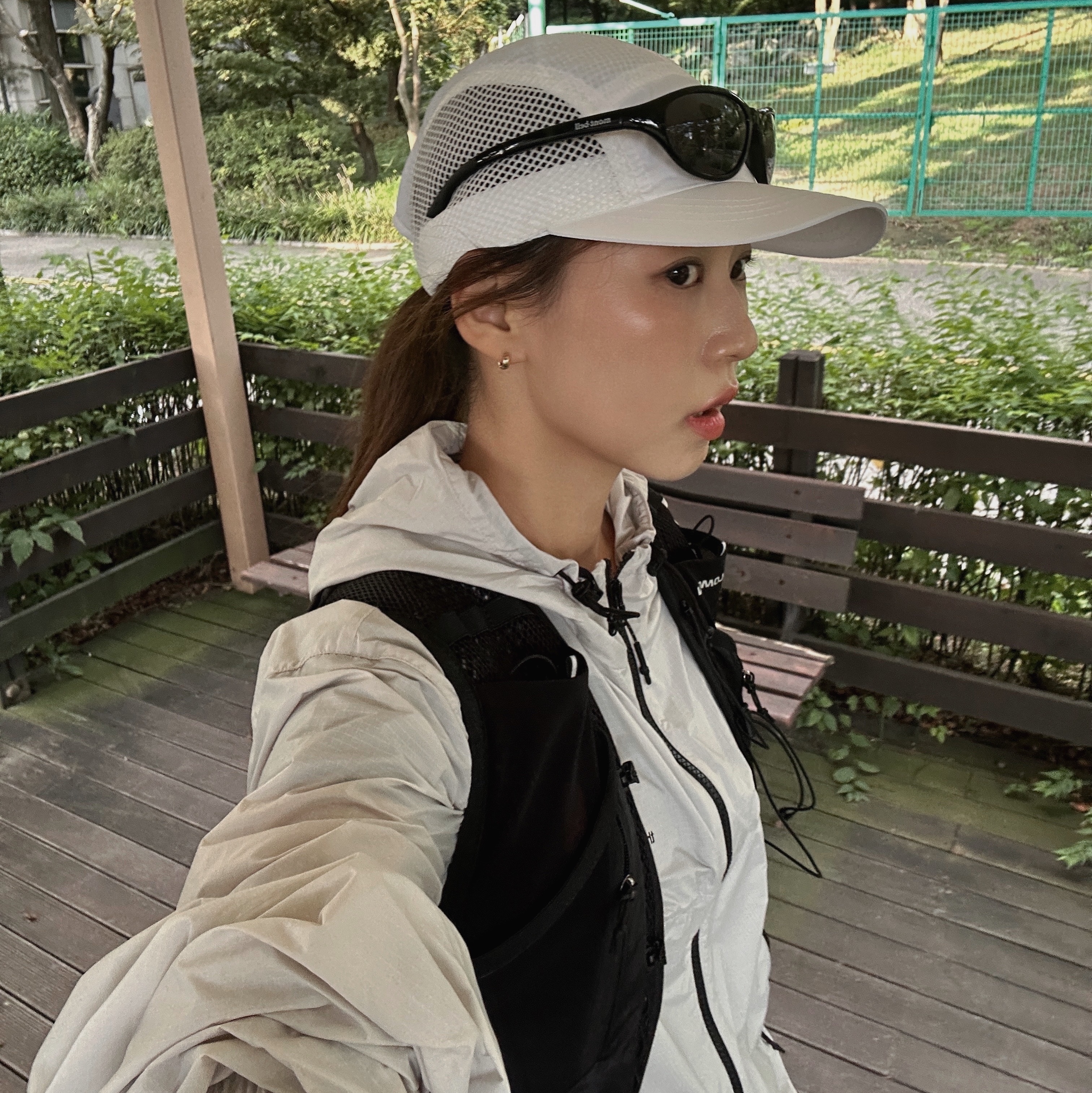 Montbell Trekking Glasses Black Grey, Thisisneverthat T-Light Jacket Light Grey 착용 스타일 - 1