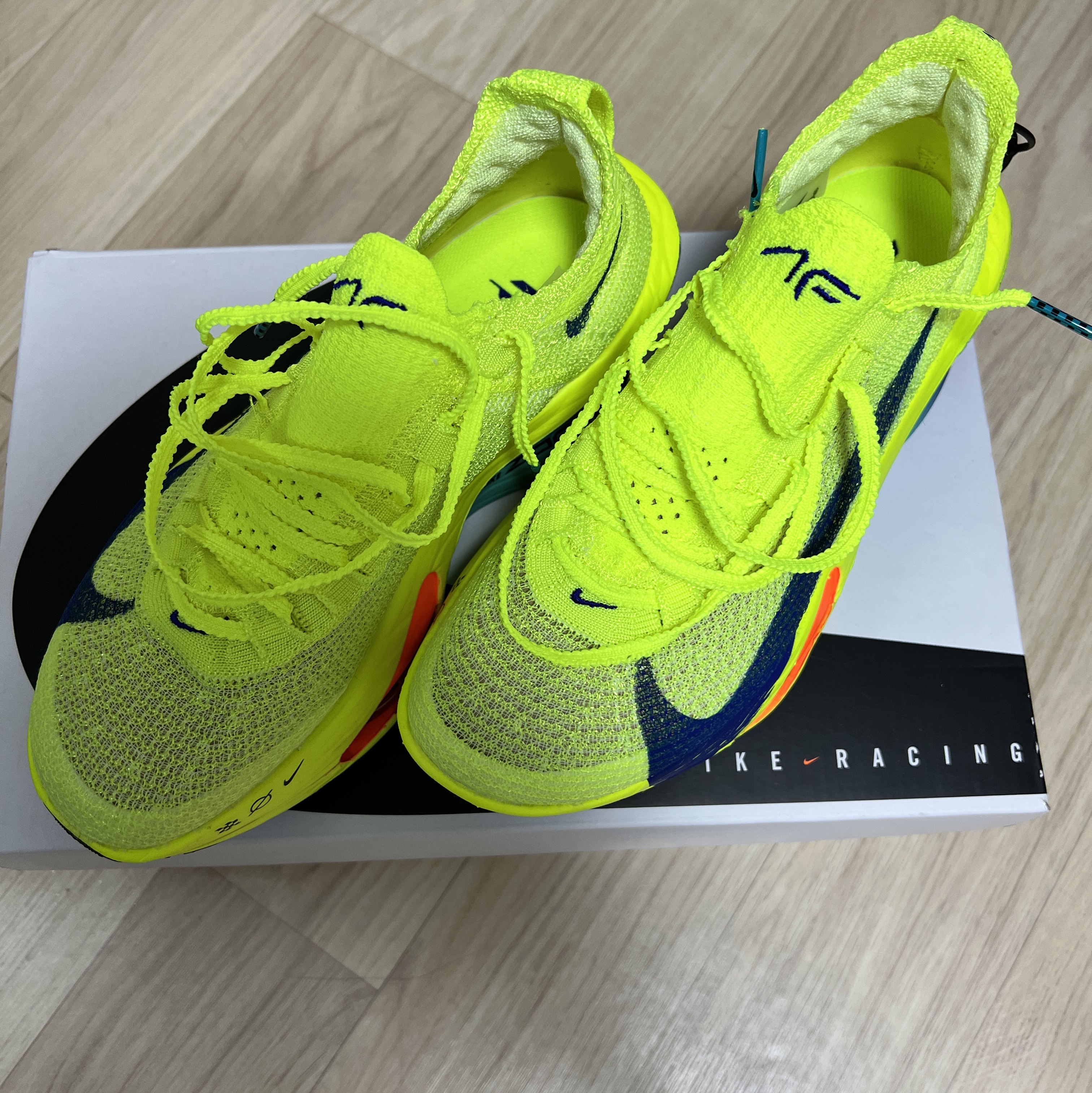 (W) Nike Air Zoom Alphafly Next% 3 Volt 착용 스타일 - 1