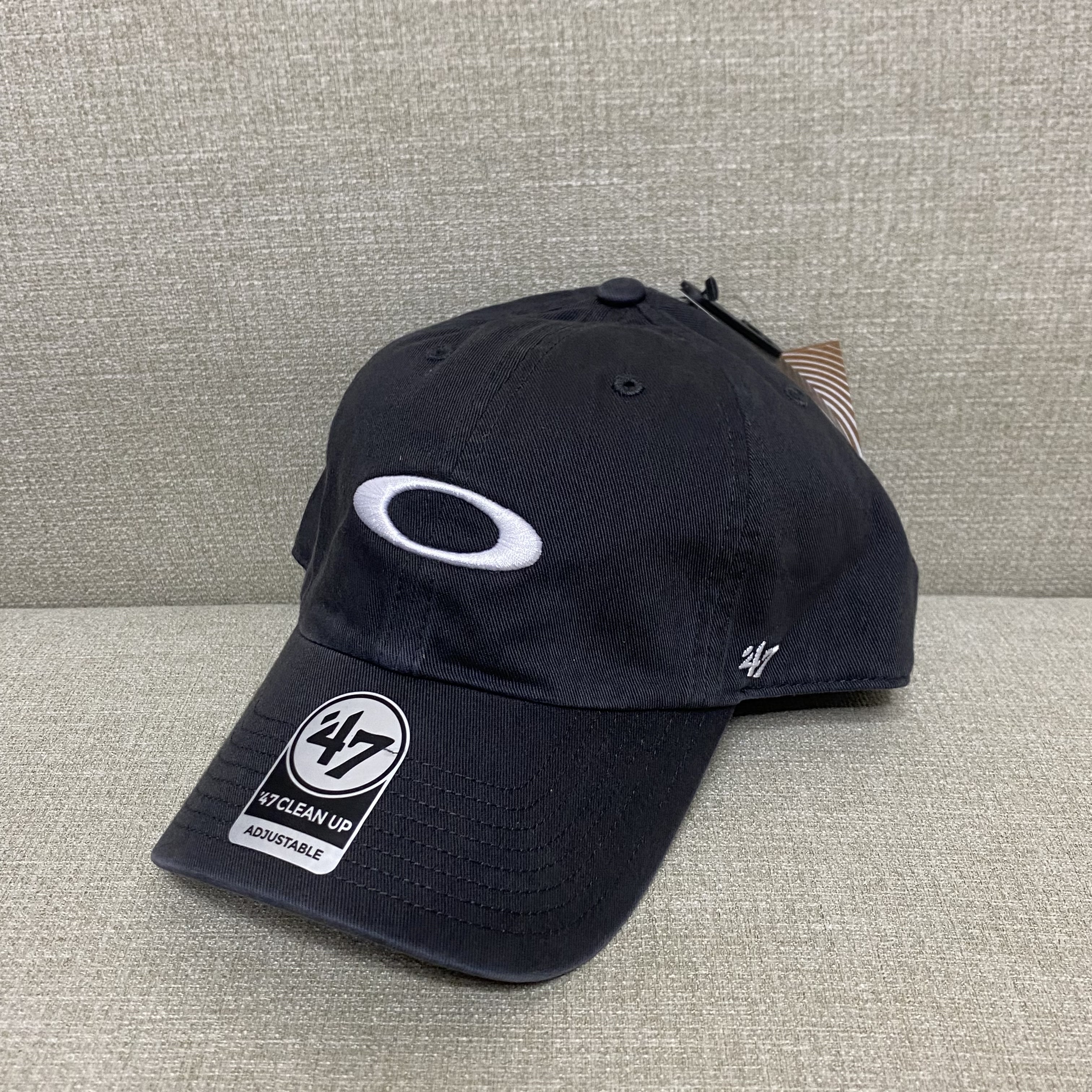Oakley Remix Dad Hat Blackout 착용 스타일