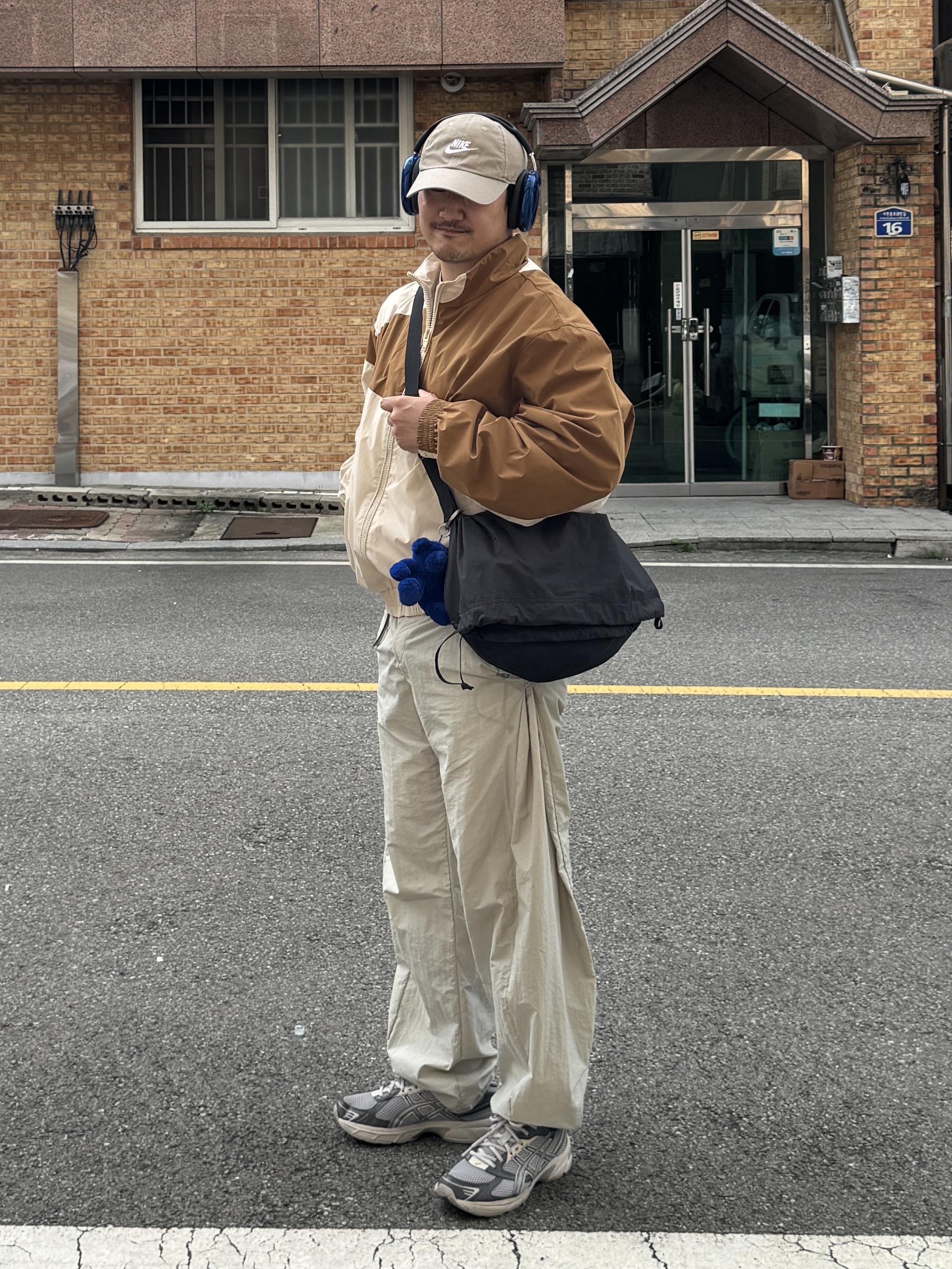 Nike Heritage 86 Futura Washed Cap Khaki, Apple AirPods Max Lightning Space Gray (Korean Ver.) 착용 스타일