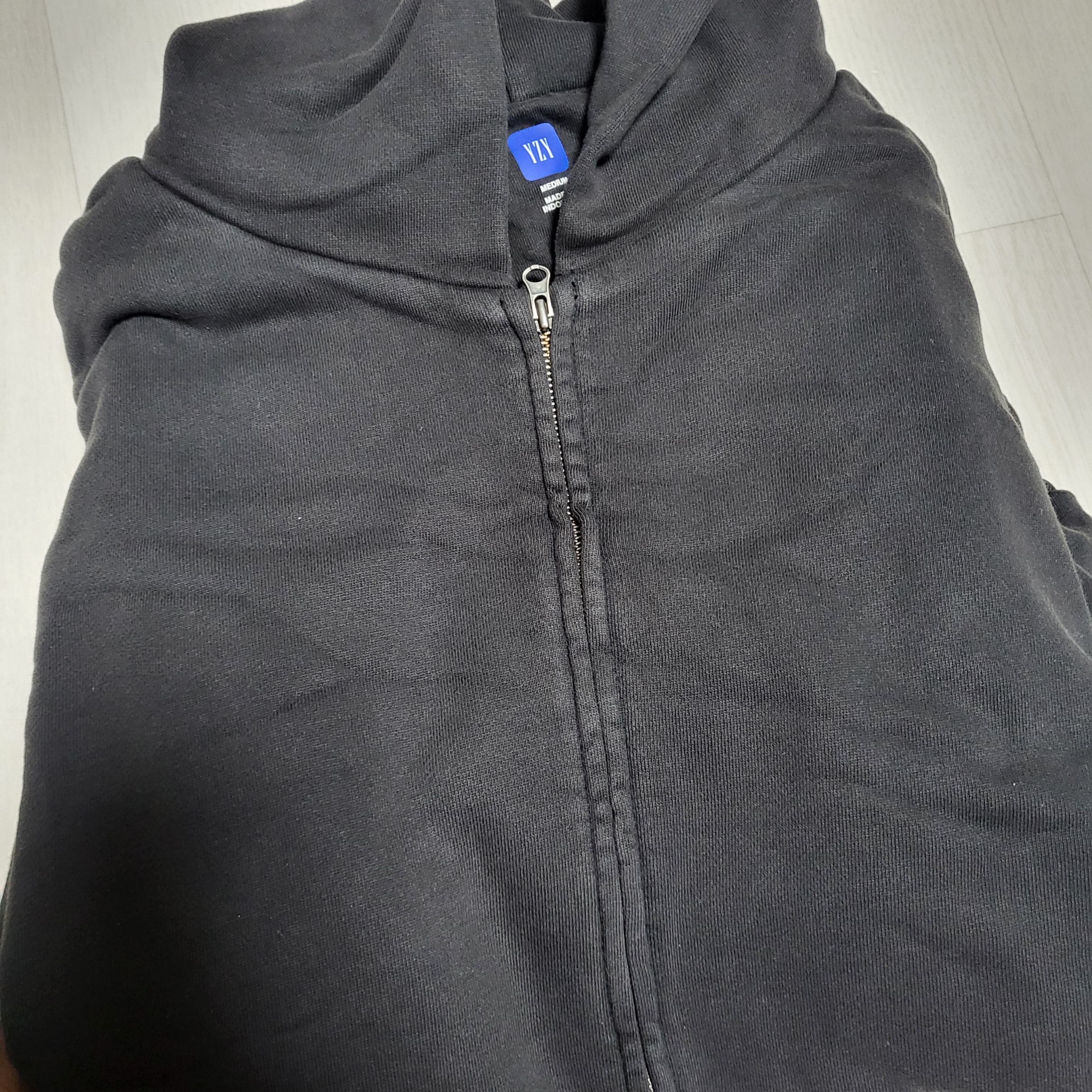 Yeezy YZY Zip-Up Hoodie Black 착용 스타일