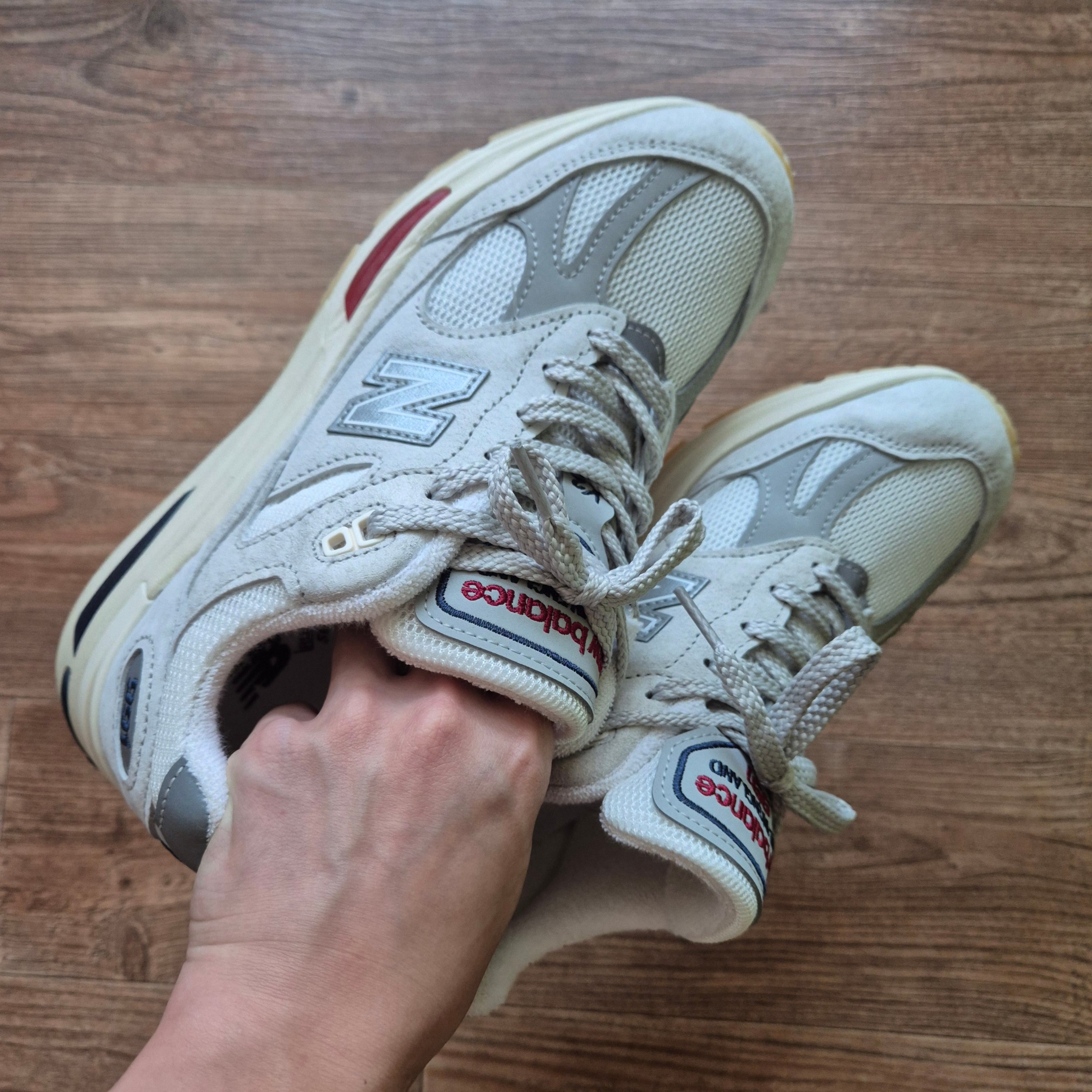 New Balance 991v2 Made in UK Off White Blanc De Blanc 착용 스타일 - 2