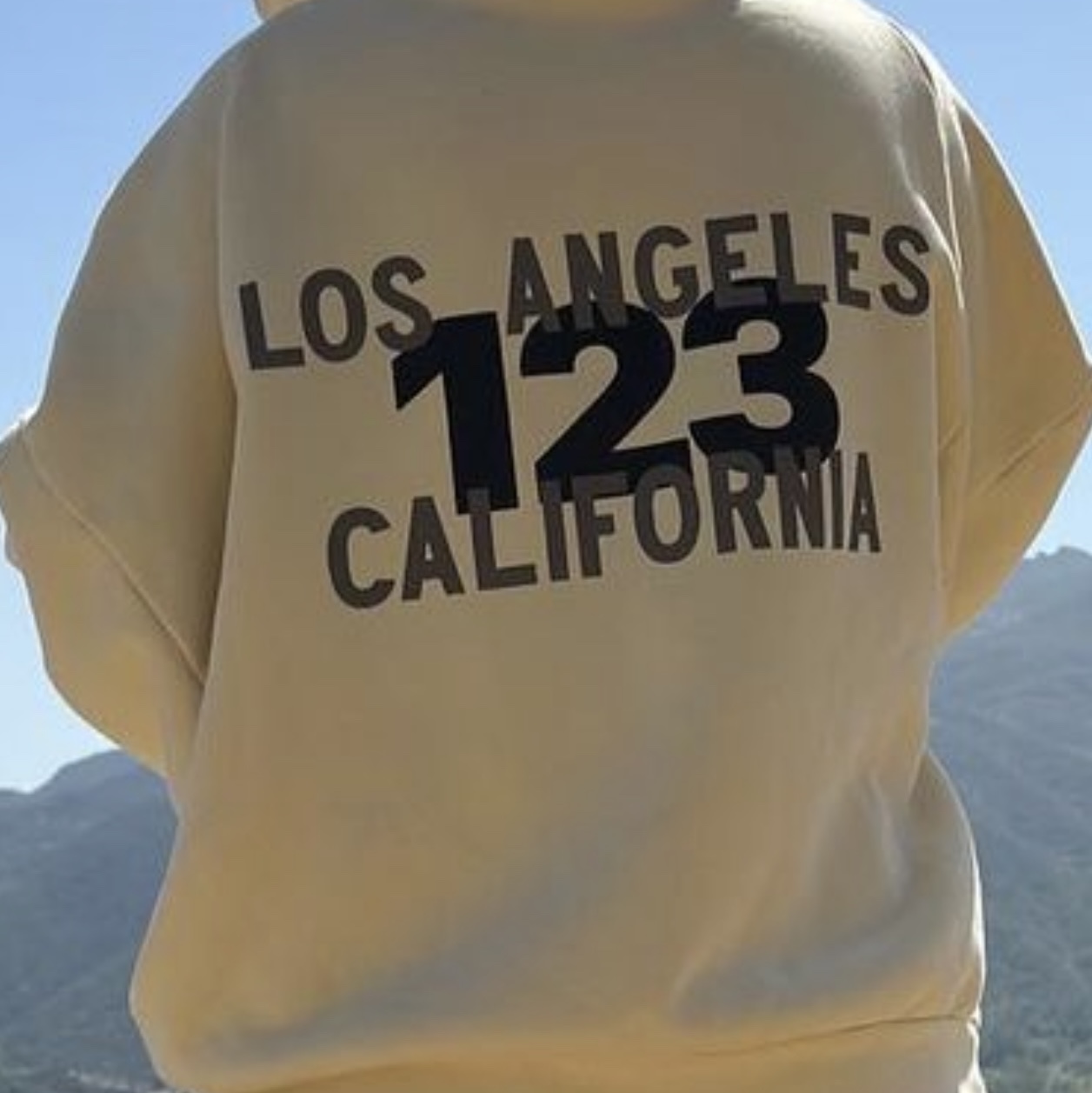 Fear Of God X RRR123 Mountain Hoodie Cream 착용 스타일 - 2