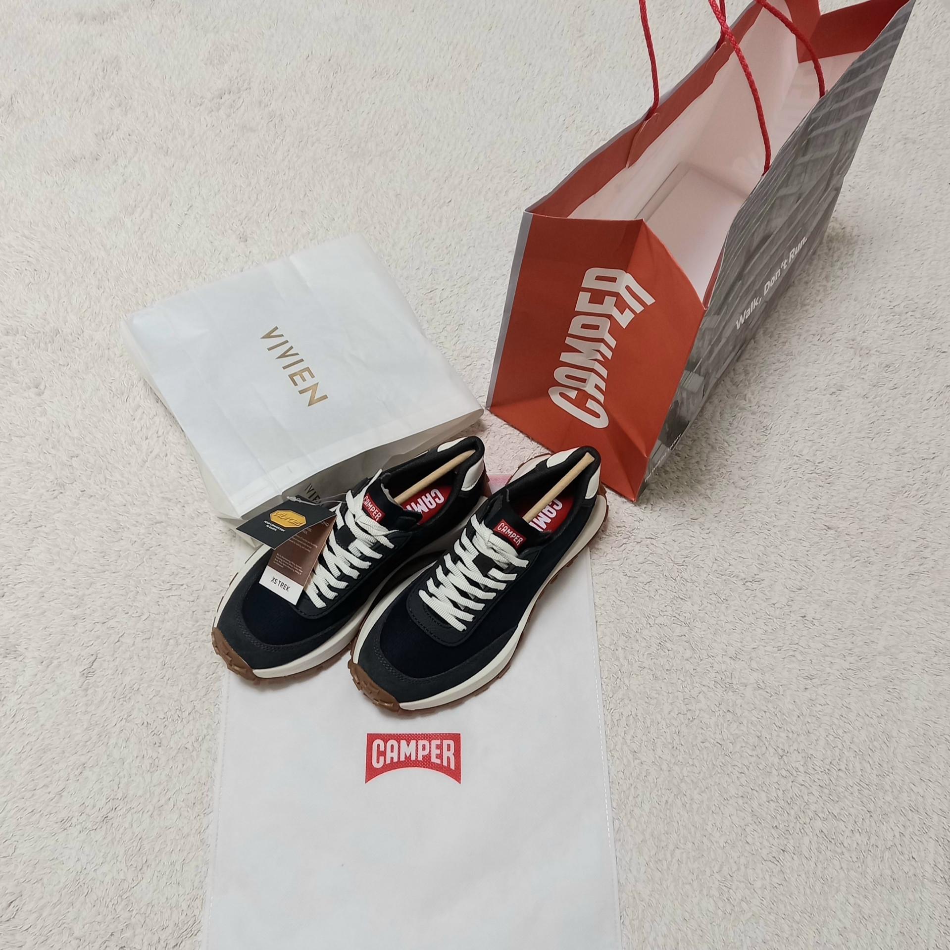 (W) Camper Drift Trail Vibram Nubuck Sneakers Black 착용 스타일 - 7