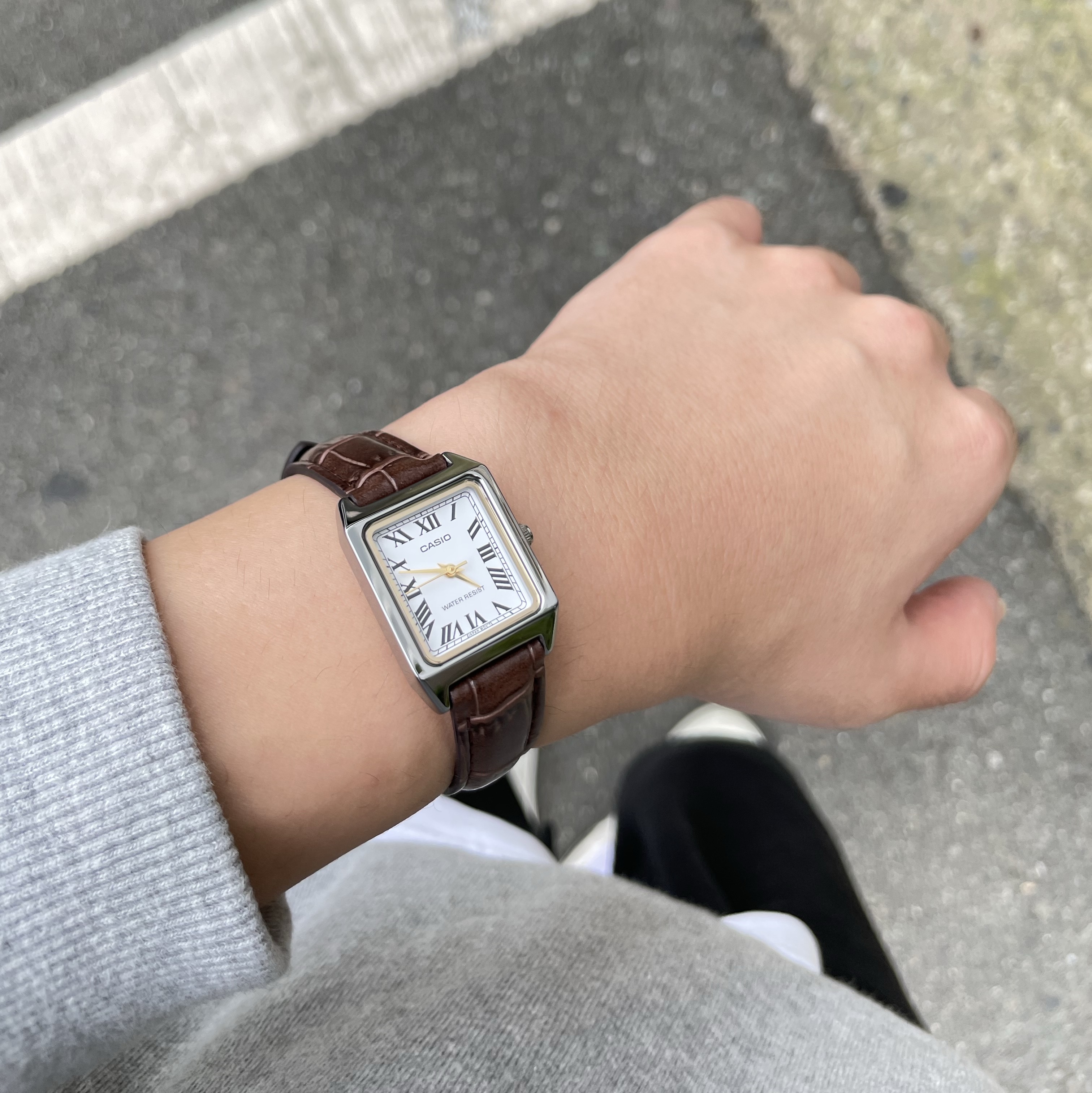Casio LTP-V007L-7B2 착용 스타일