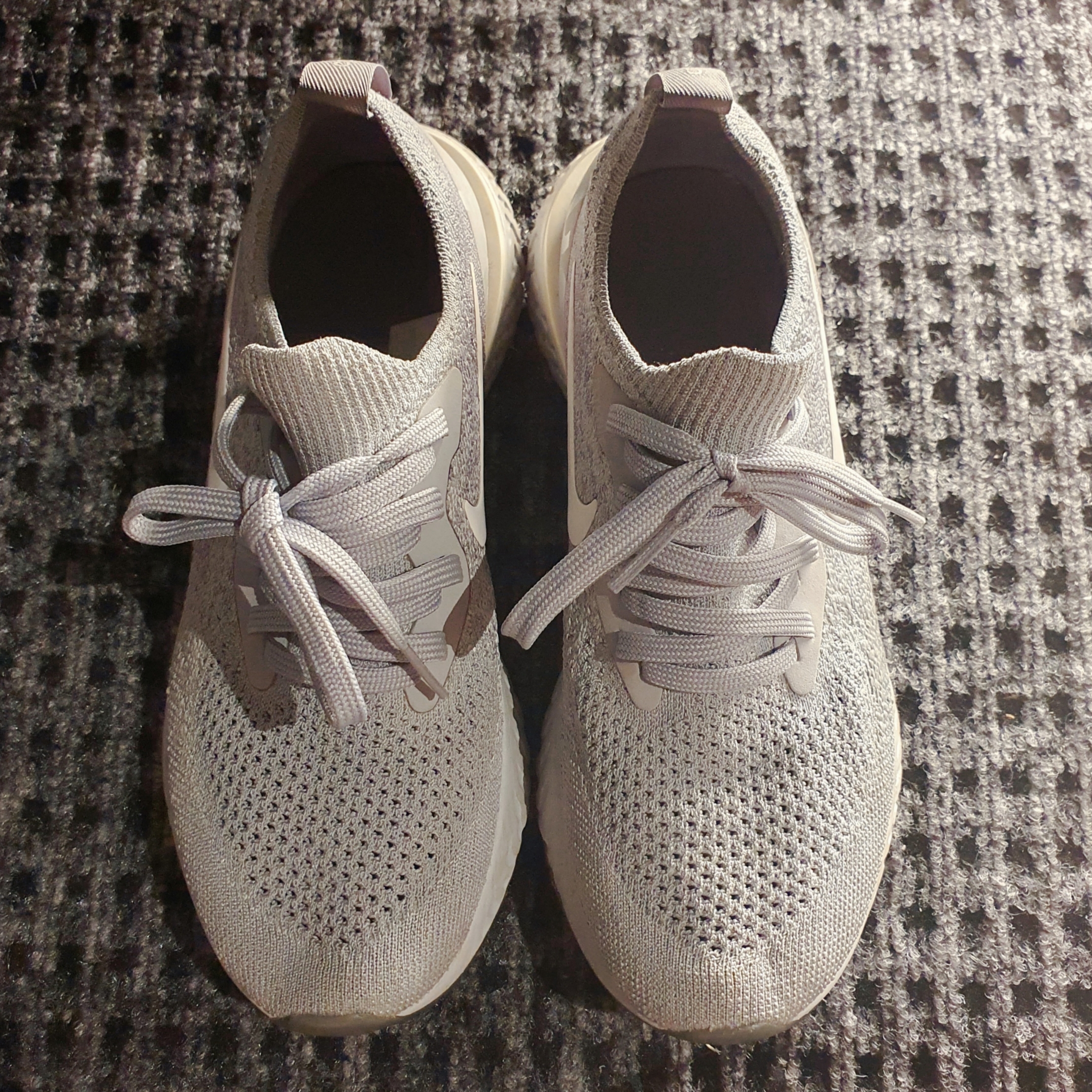 (W) Nike Epic React Flyknit Light Cream 착용 스타일