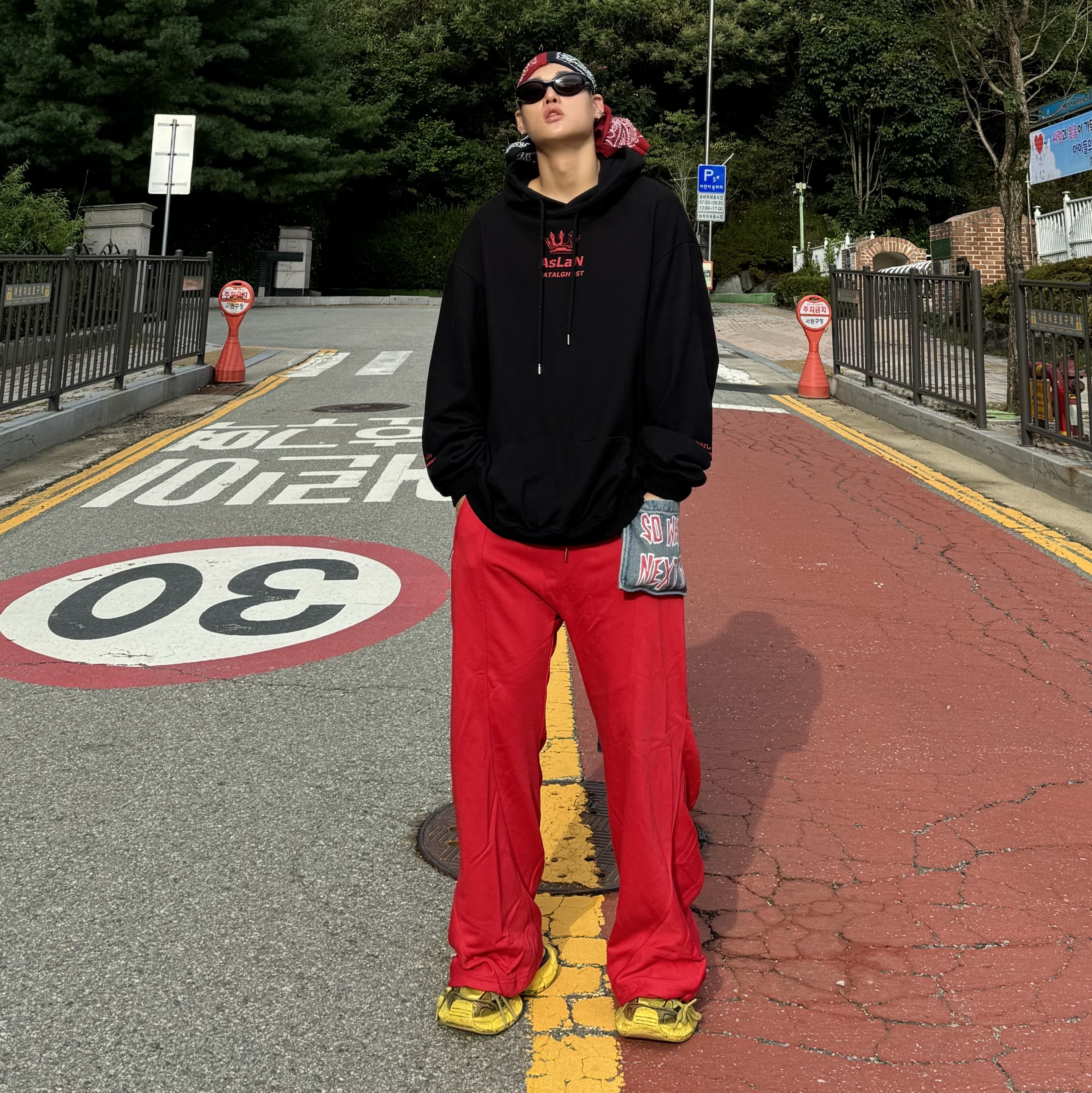 Balenciaga 3XL Sneakers Yellow Black 착용 스타일