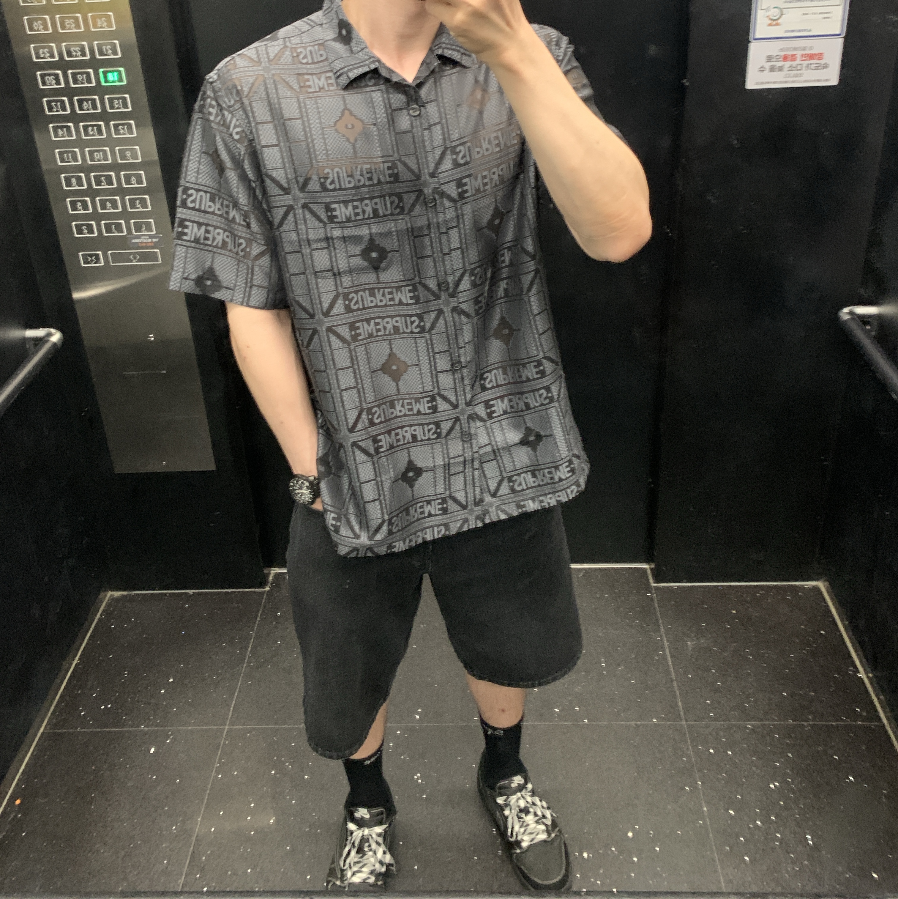 Jordan 1 x Travis Scott Retro Low OG SP Black Phantom, Supreme Tray Jacquard S/S Shirt Black - 24SS 착용 스타일