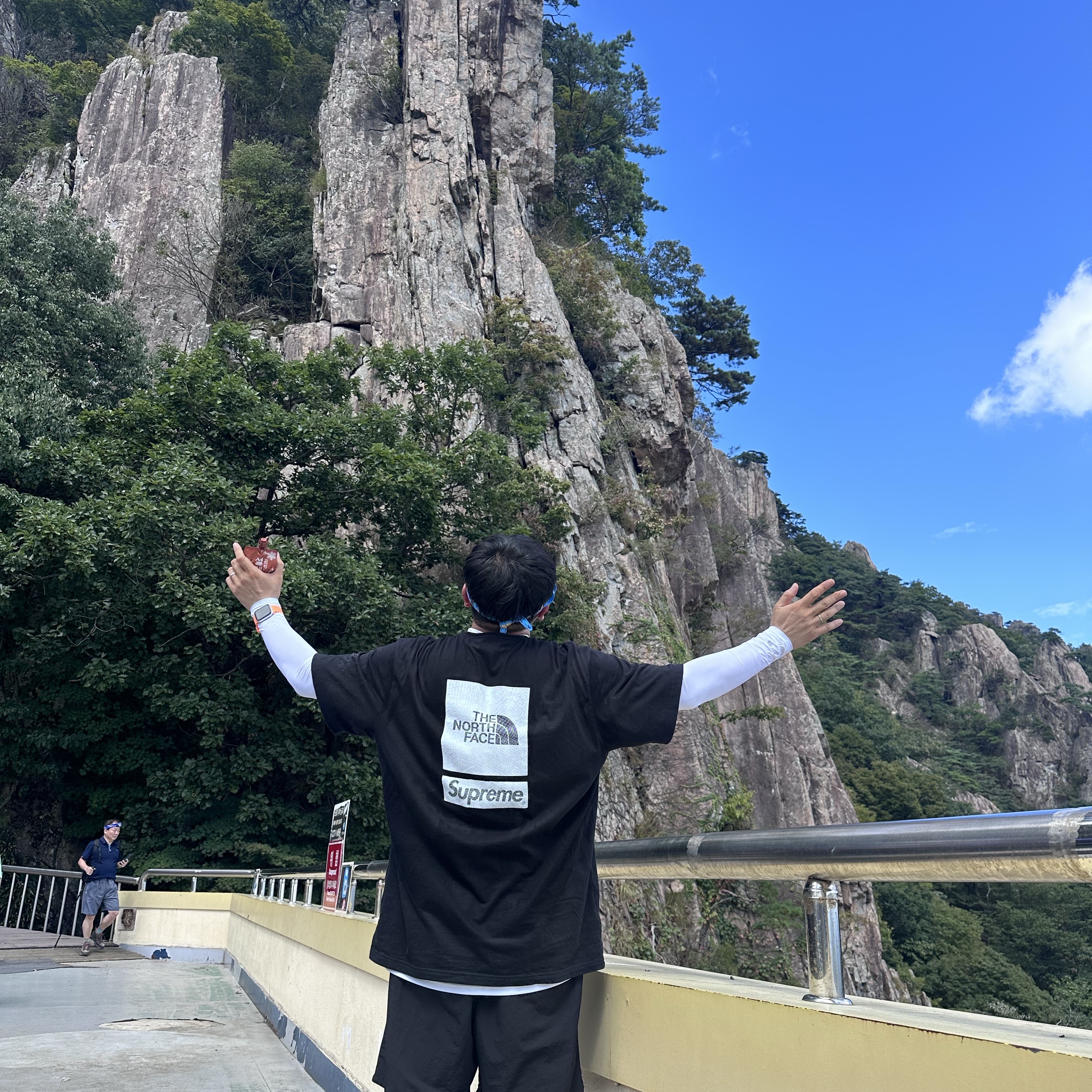 Supreme x The North Face S/S Top Black - 24SS 착용 스타일 - 2