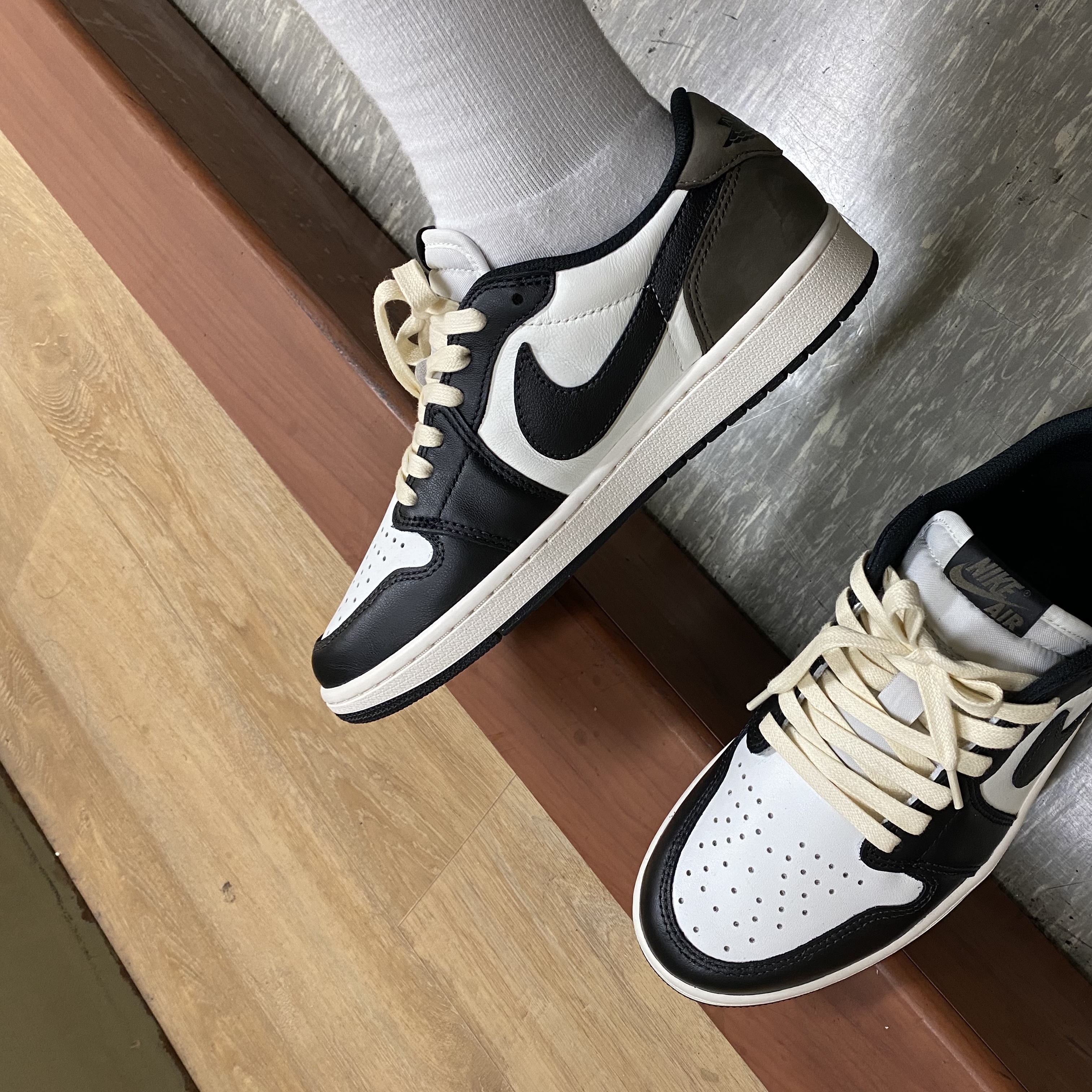Jordan 1 Retro Low OG Mocha 착용 스타일 - 2