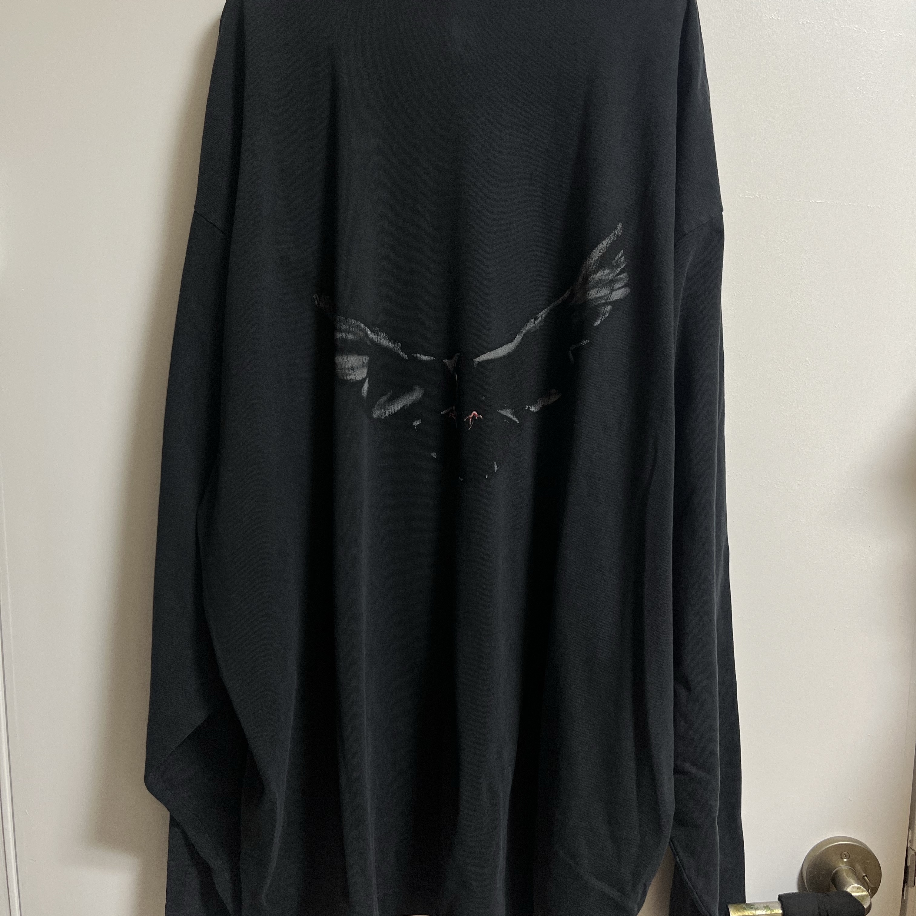 Yeezy Gap Engineered By Balenciaga Dove Long Sleeve T-Shirt Washed Black 착용 스타일