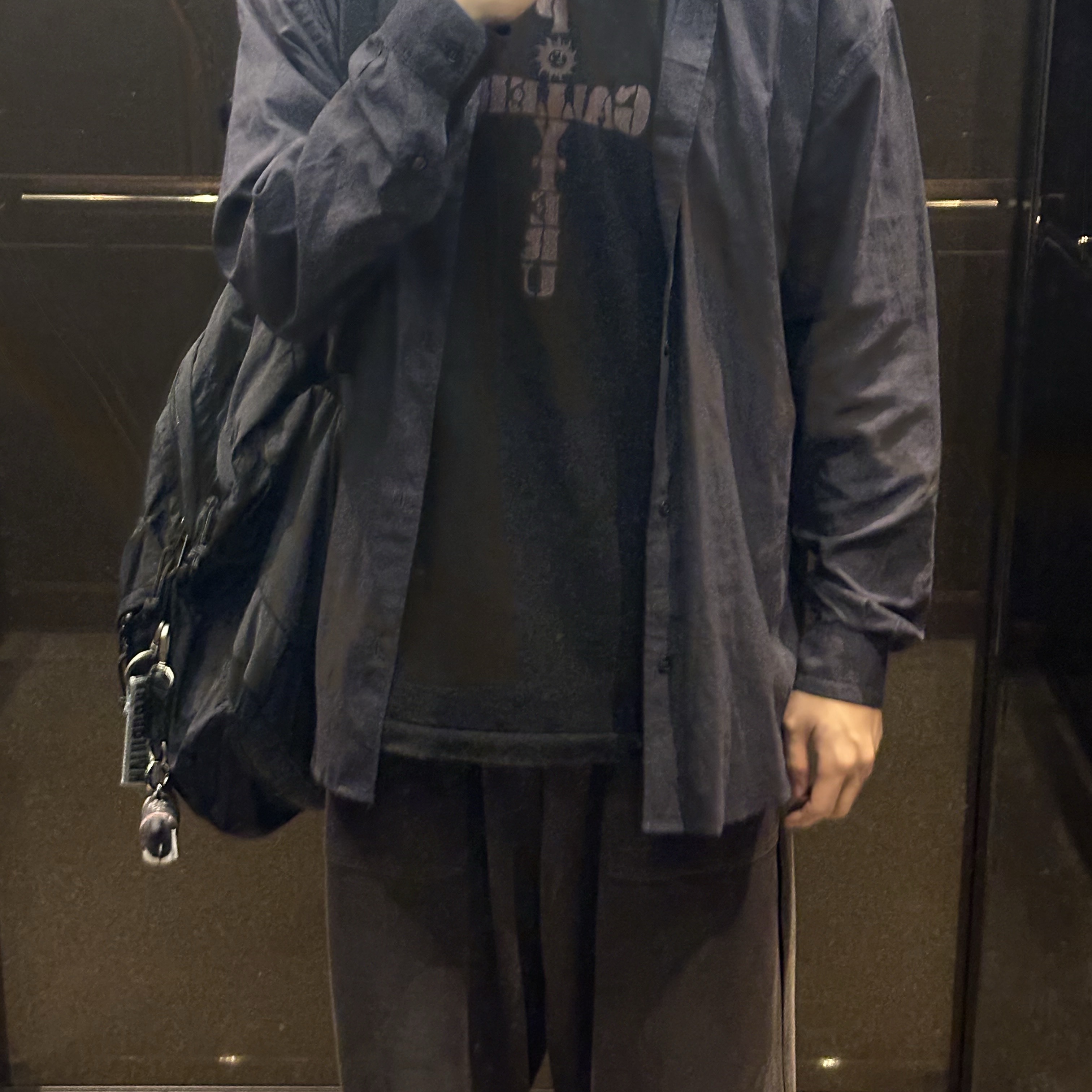Polyteru Tenco Loosed Shirt 2.0 Dark Navy 착용 스타일