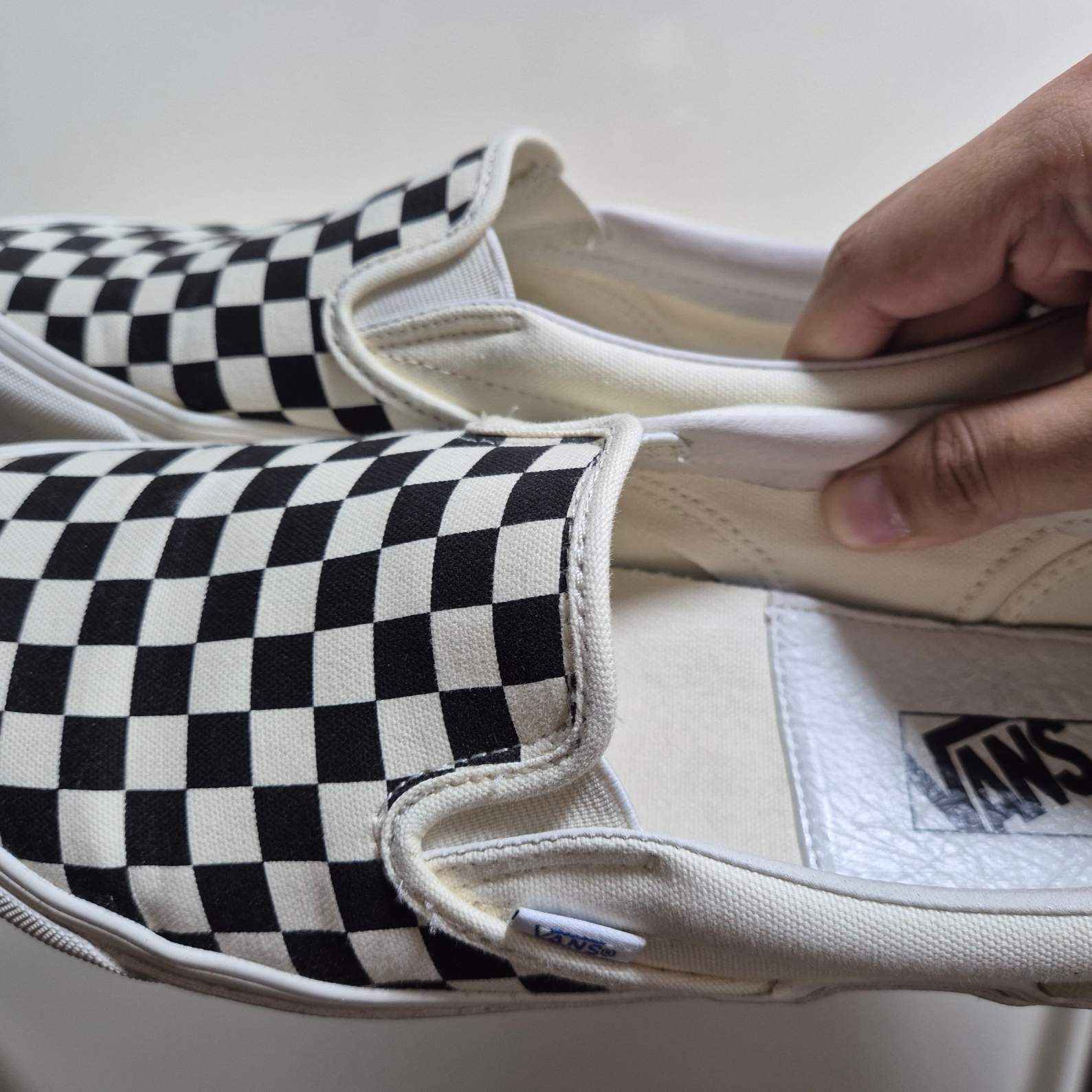Vans Vault OG Classic Slip-On LX Checkerboard 착용 스타일