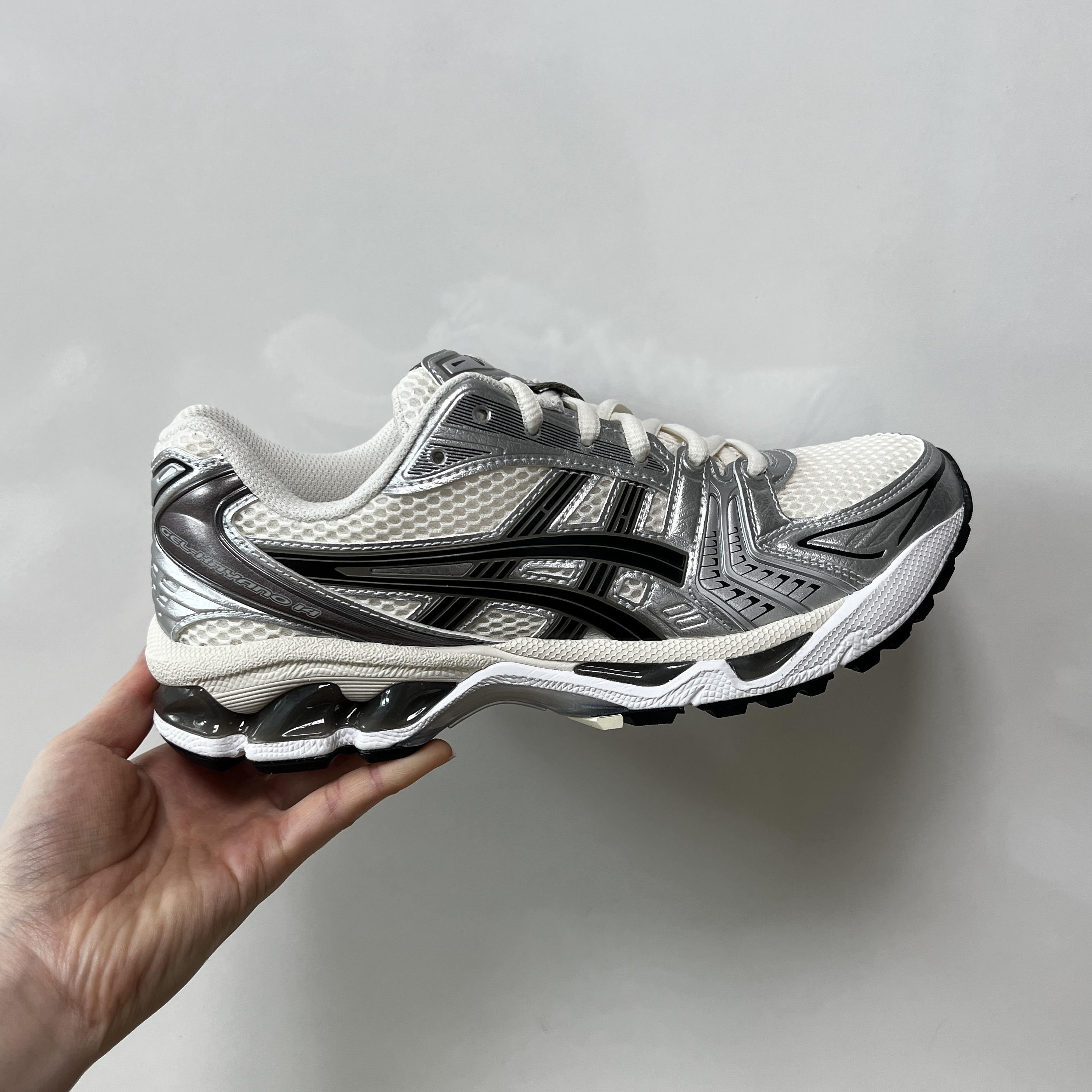 Asics Gel-Kayano 14 Cream Black 착용 스타일