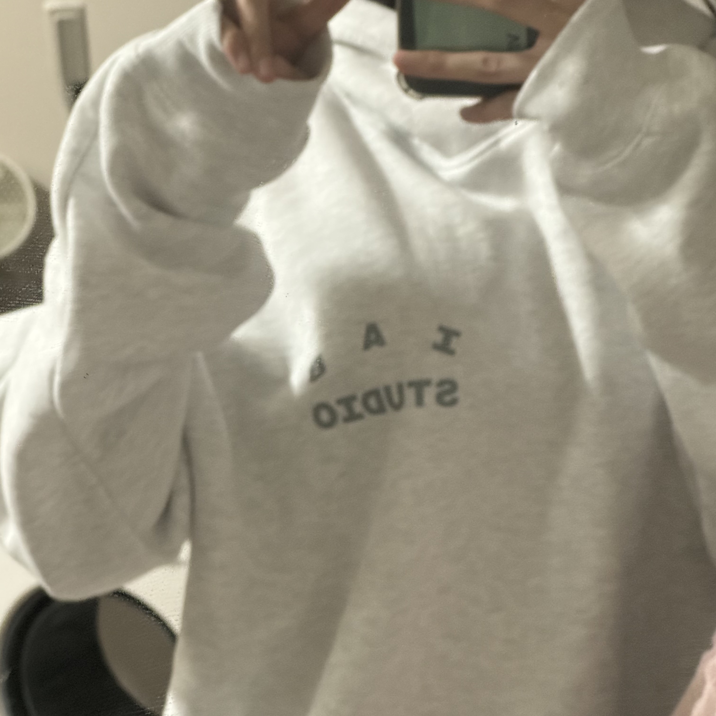 IAB Studio Hoodie Light Gray 착용 스타일