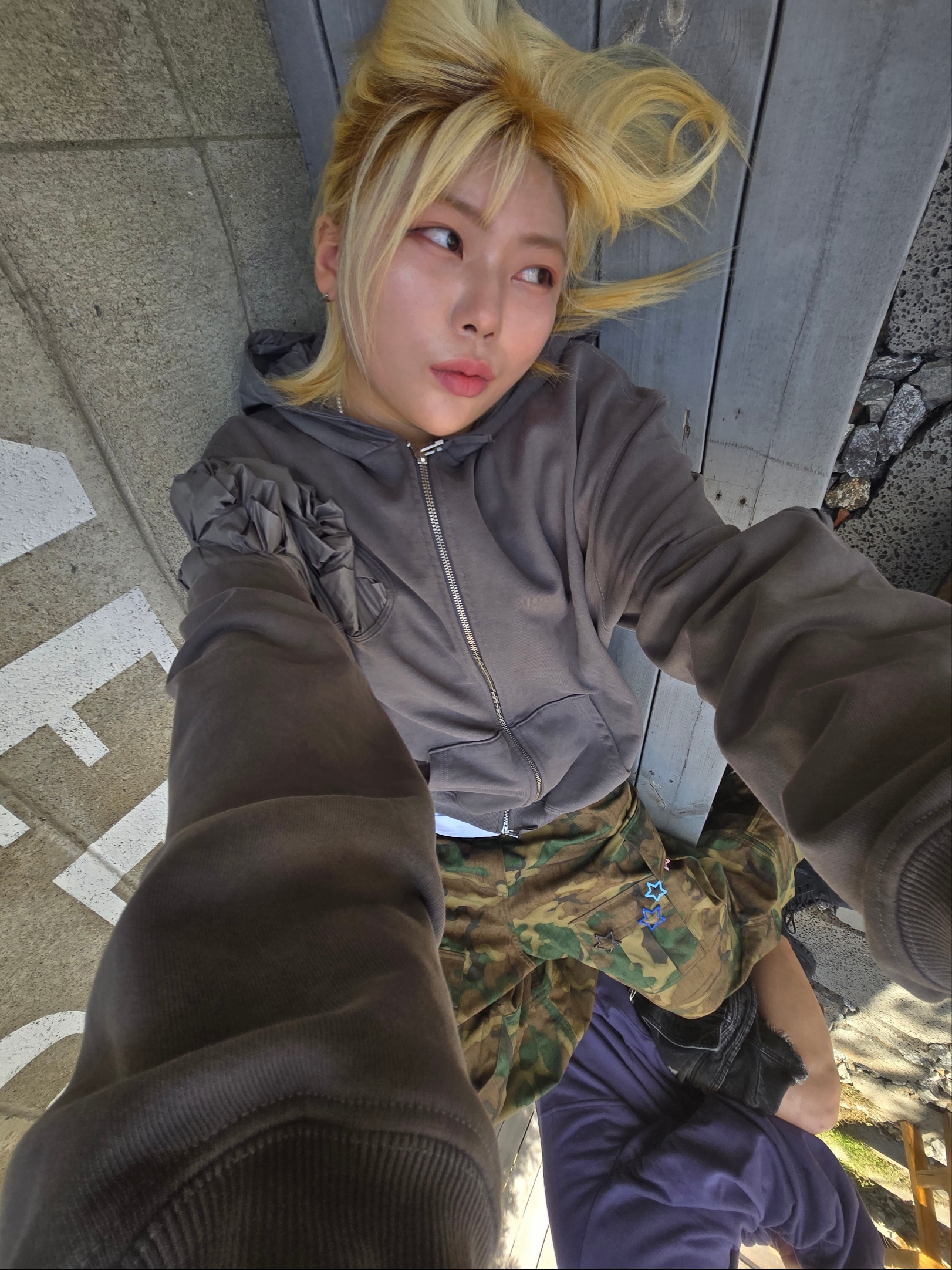 Farfromwhat Far Camo Cargo Pants Green, (W) Balenciaga 10XL Sneakers White Grey Silver Black 착용 스타일 - 2