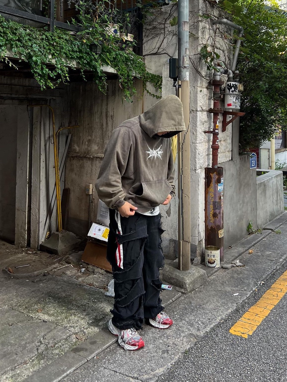 Balenciaga 3XL Sneakers White Red 착용 스타일