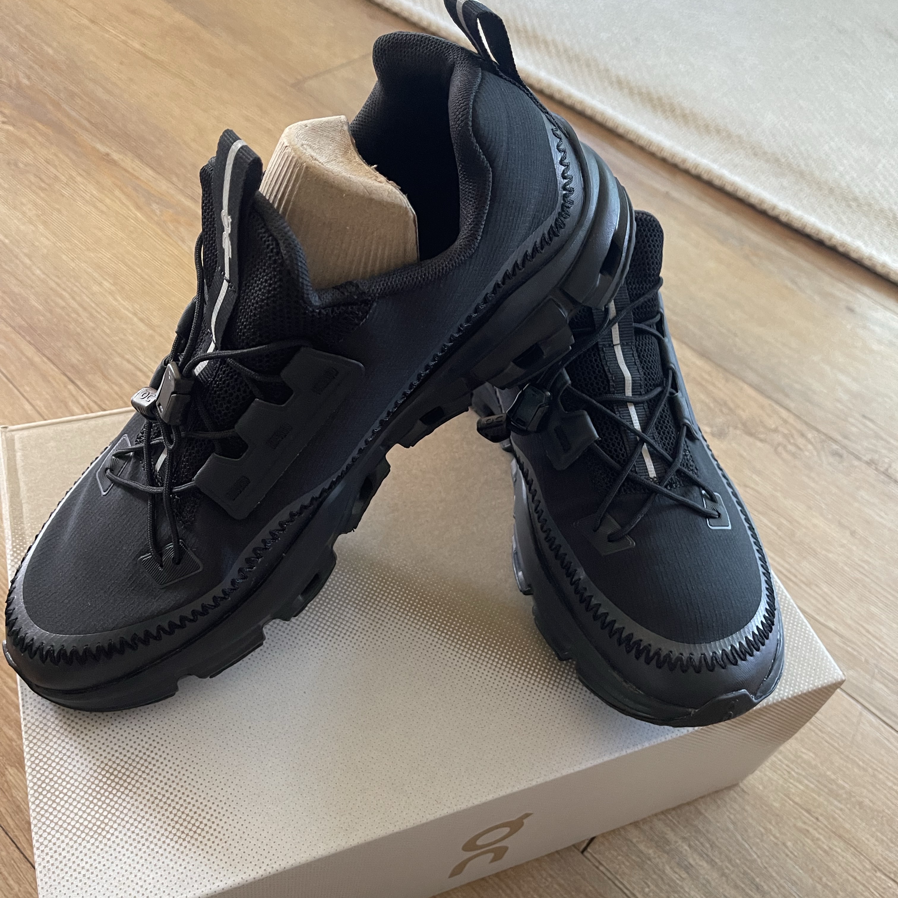 On Running Cloudaway All Black 착용 스타일 - 1